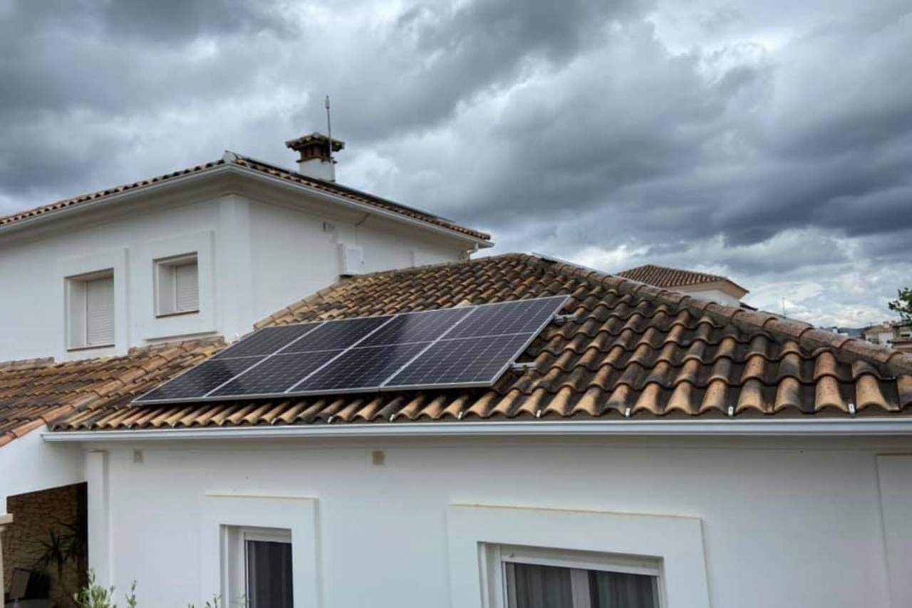 AGRUPACIONES & SOLUCIONES SOLARES: Instalación de placas fotovoltaicas y energía solar fotovoltaica