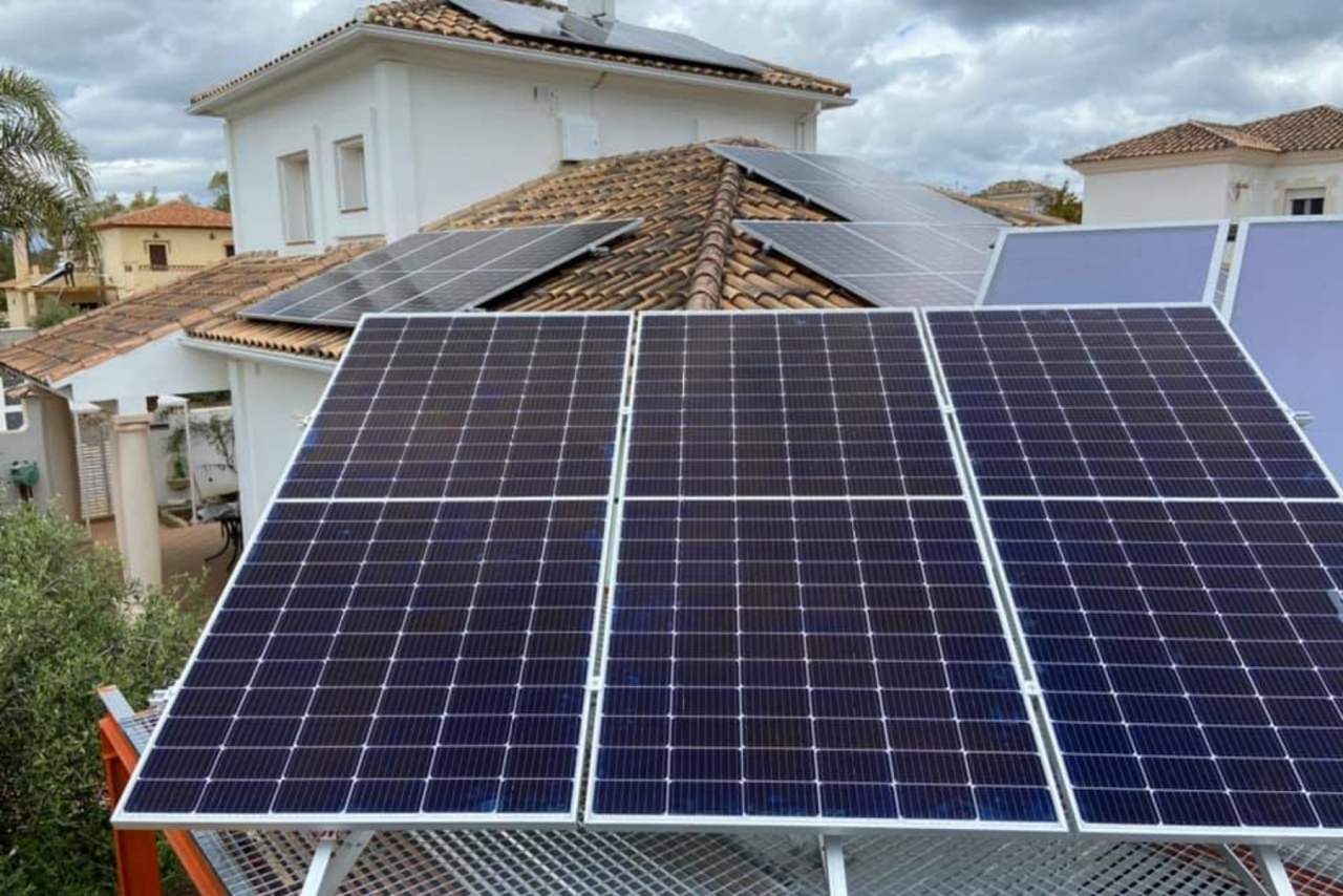 ¿Cómo instalar placas fotovoltaicas en casa? Las empresas especializadas como AGRUPACIONES & SOLUCIONES SOLARES son la solución