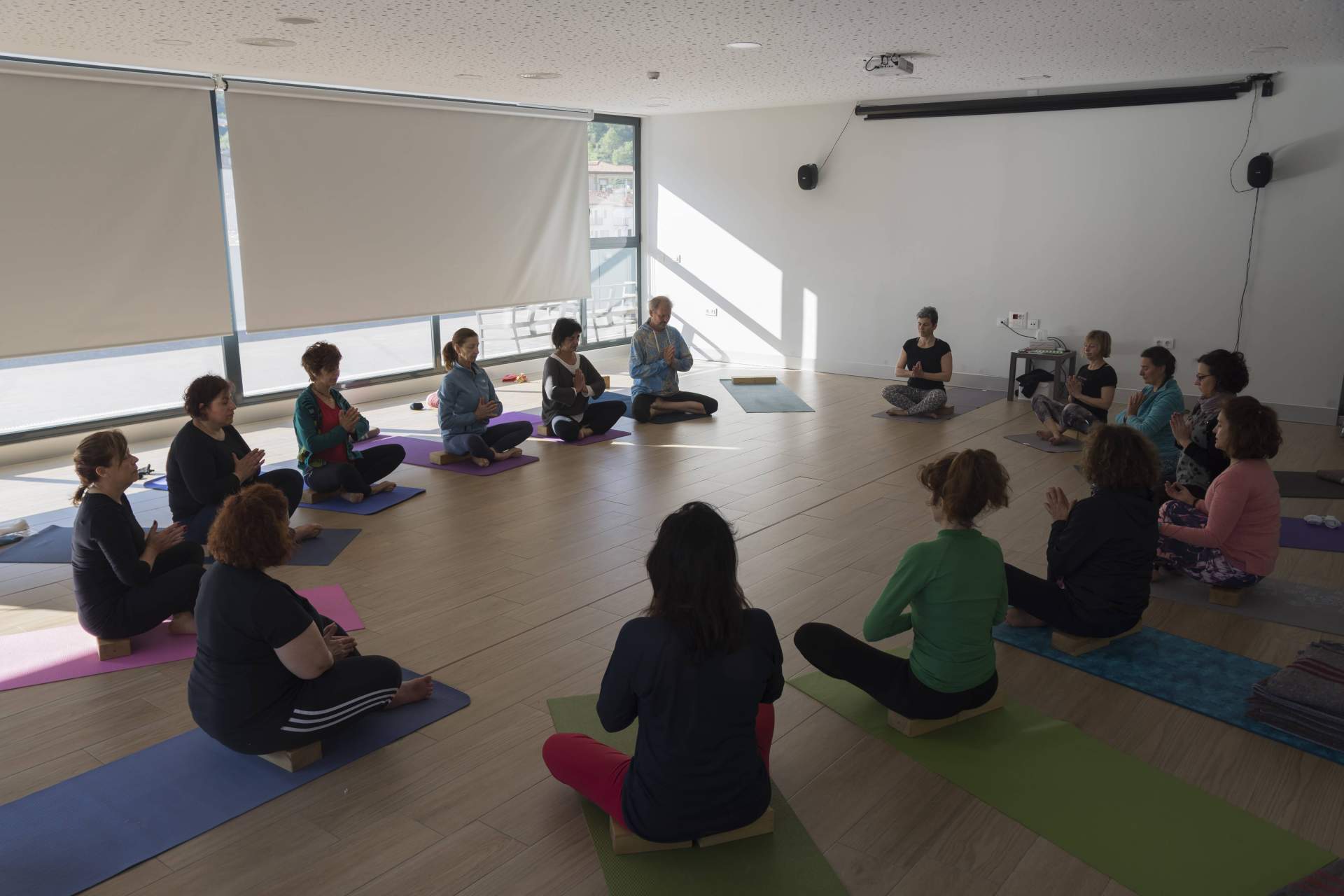 El centro Yoga Albahaca ofrece clases para mejorar el estado físico