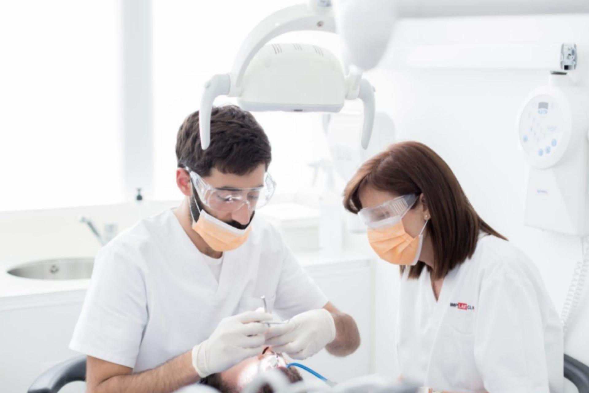 Implant Clinics: clínica dental referente en implantes dentales en Valencia