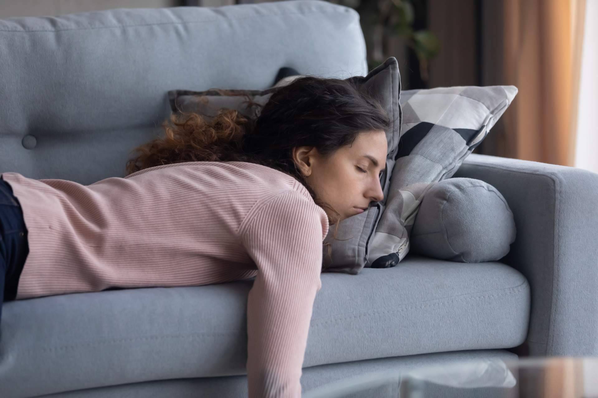 Alquilar un sofá con derecho a desayuno y a ducha es posible con Dámelo Dámelo