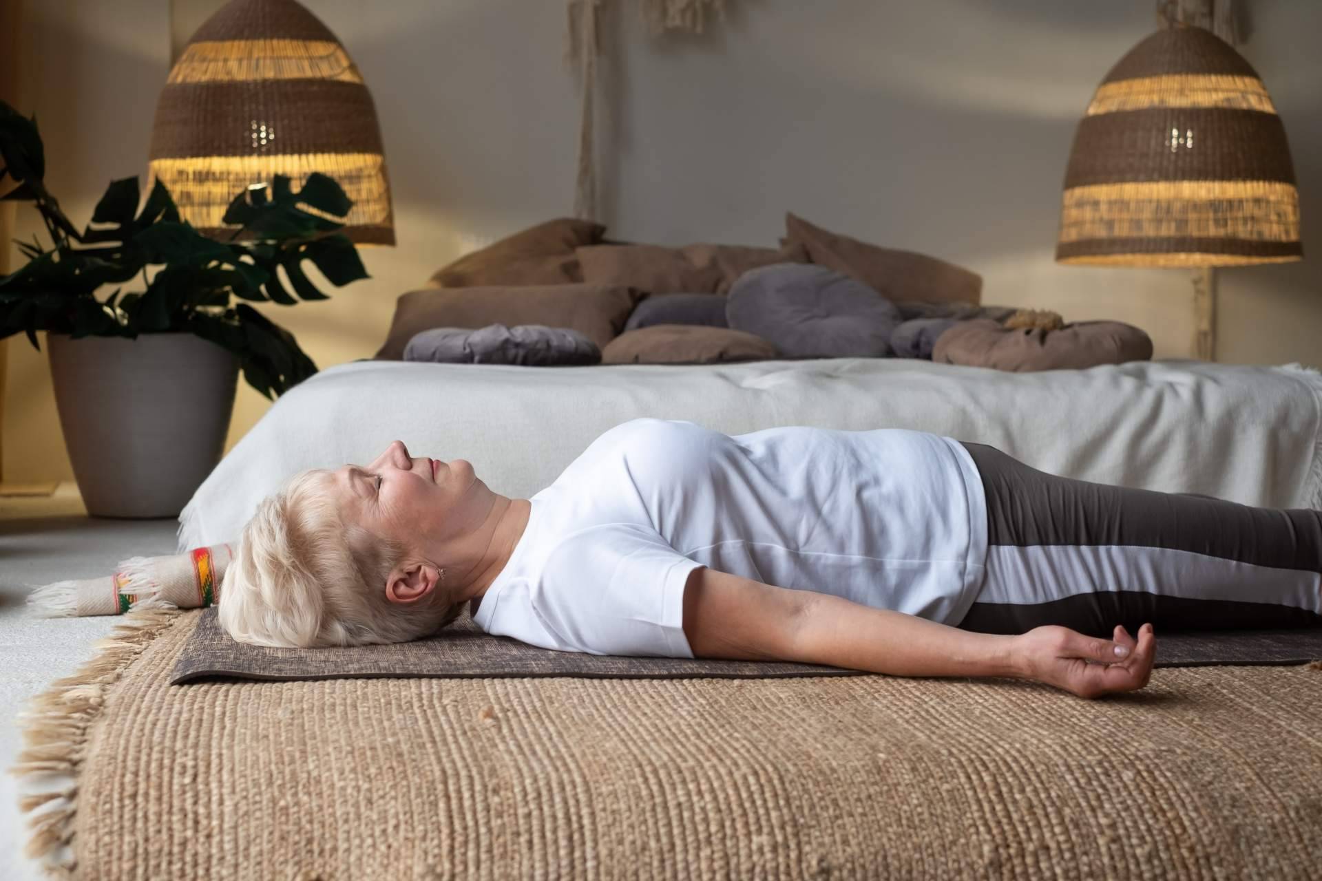 Mirar dentro de uno mismo para conseguir una relajación profunda, la esencia del Yoga Nidra