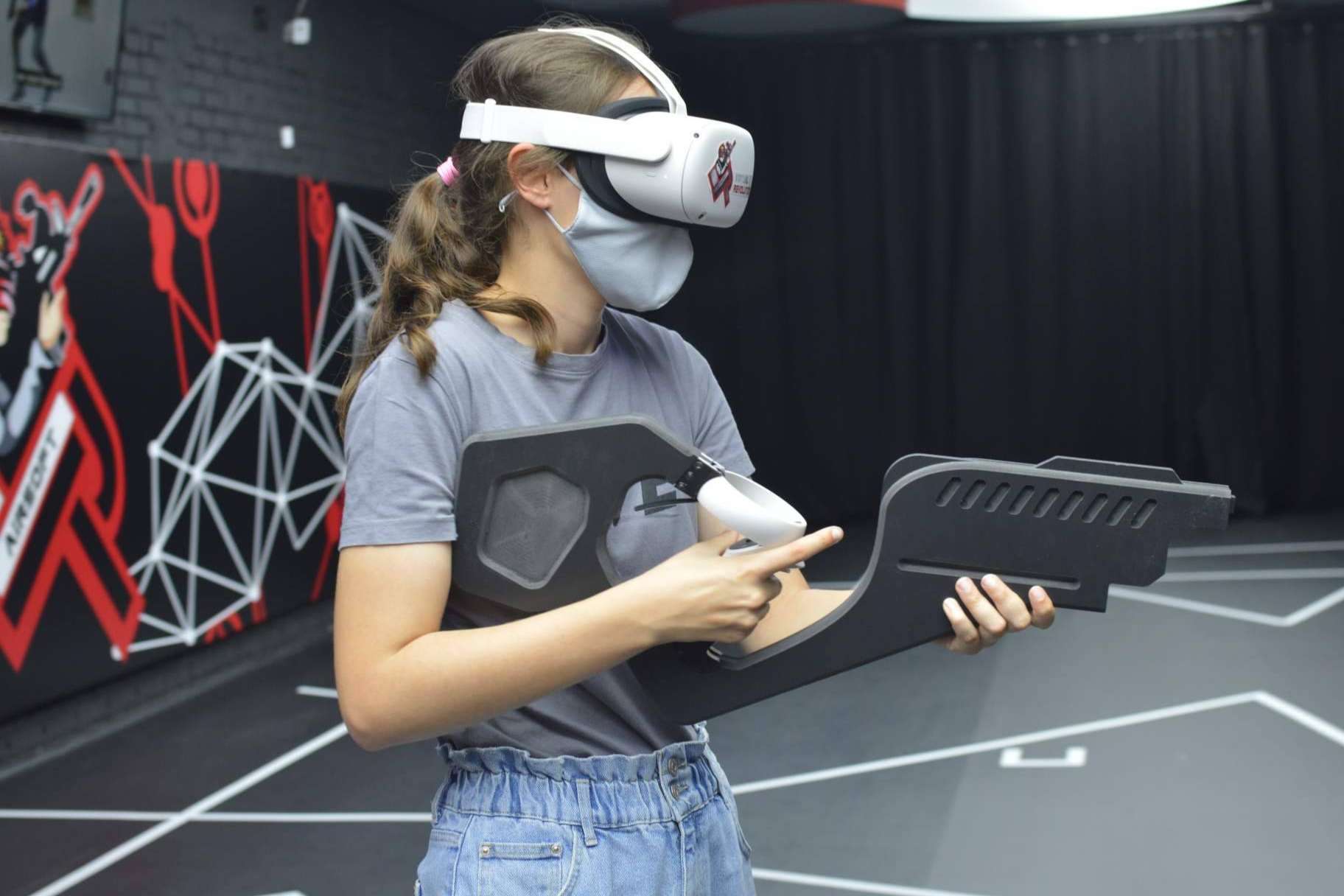 La apertura de un nuevo centro de realidad virtual de VR Airsoft en el Centro Comercial Oasiz