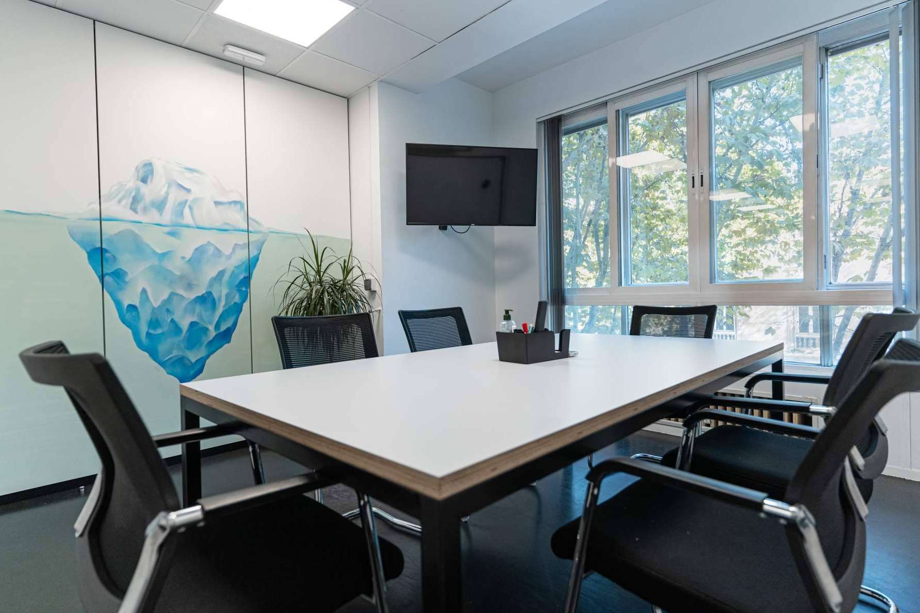 Salas de reuniones equipadas en Madrid, con OXYGEN Workspace