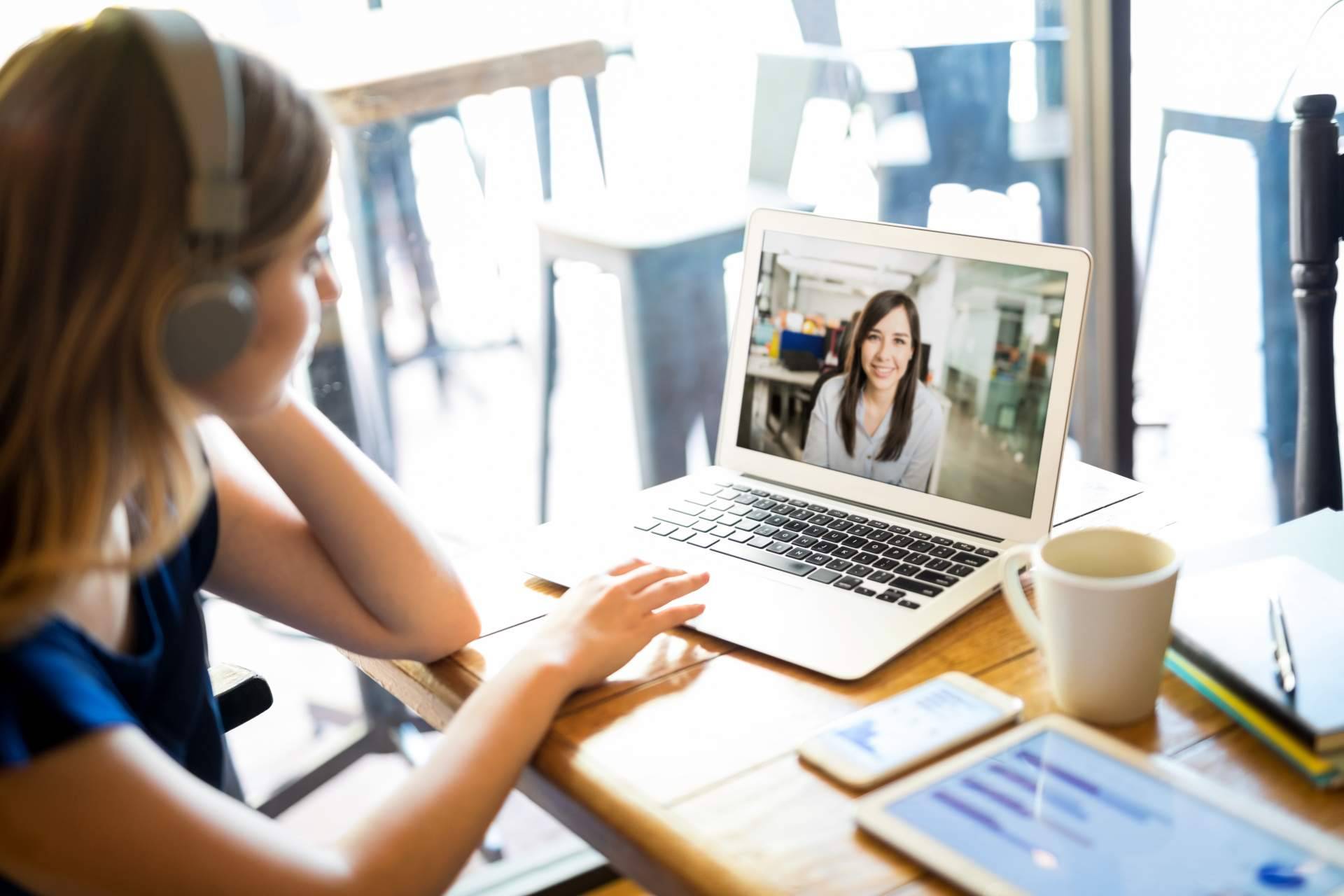 Los productos que compran los nómadas digitales para el teletrabajo, por Globerada