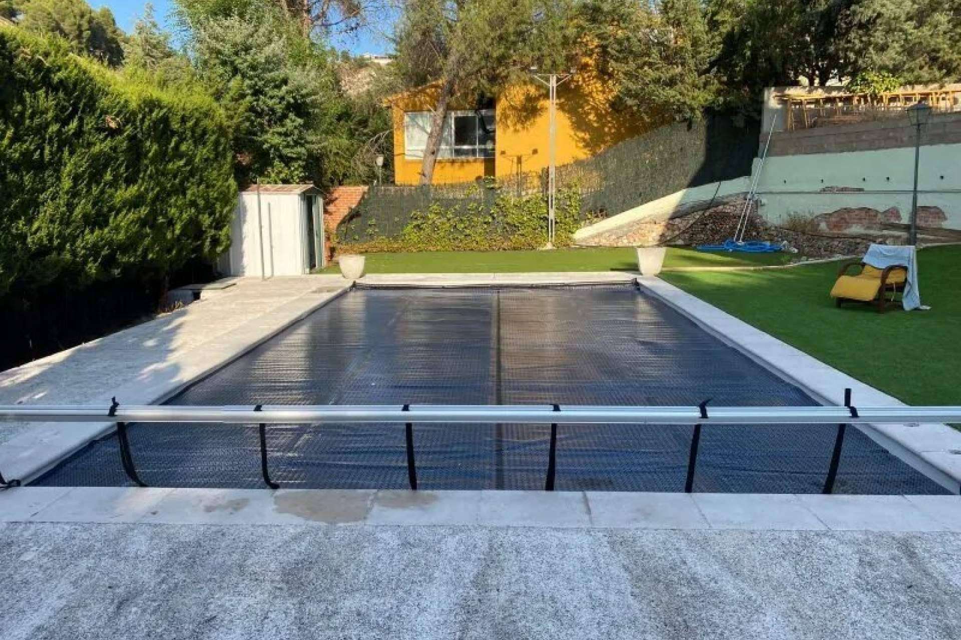La importancia de contar con una manta térmica para piscina