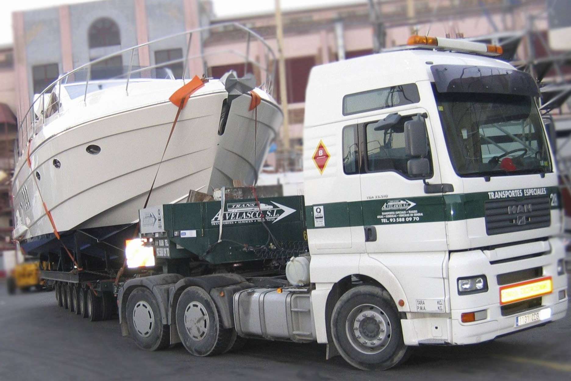 Servicio de transporte de barcos por Grupo AVEA