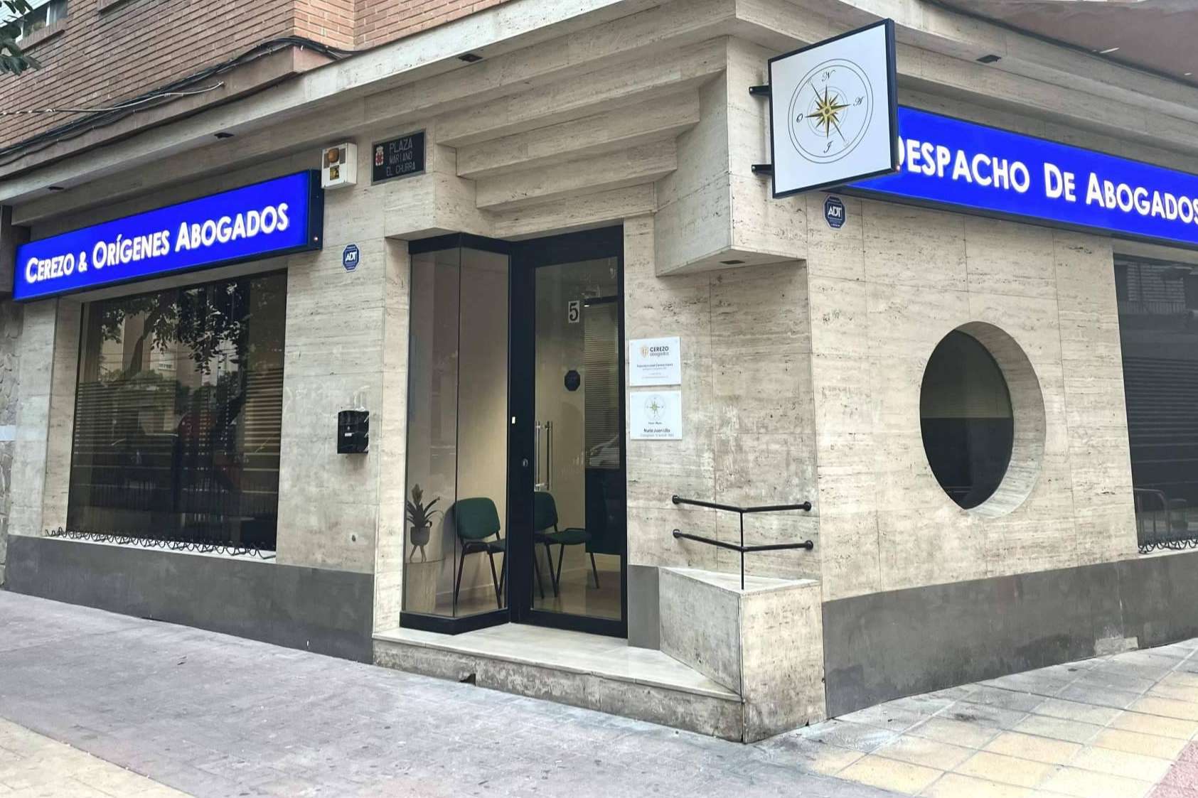 Cerezo Abogados ofrece asesoramiento y primera visita gratuita para reclamar los gastos de la hipoteca y la cláusula suelo