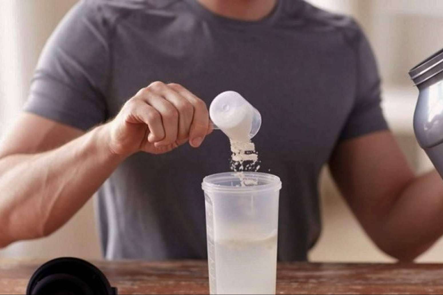 Energy Storm Pre Entreno, un suplemento de Beverly Nutrition que ayuda a mejorar el rendimiento físico