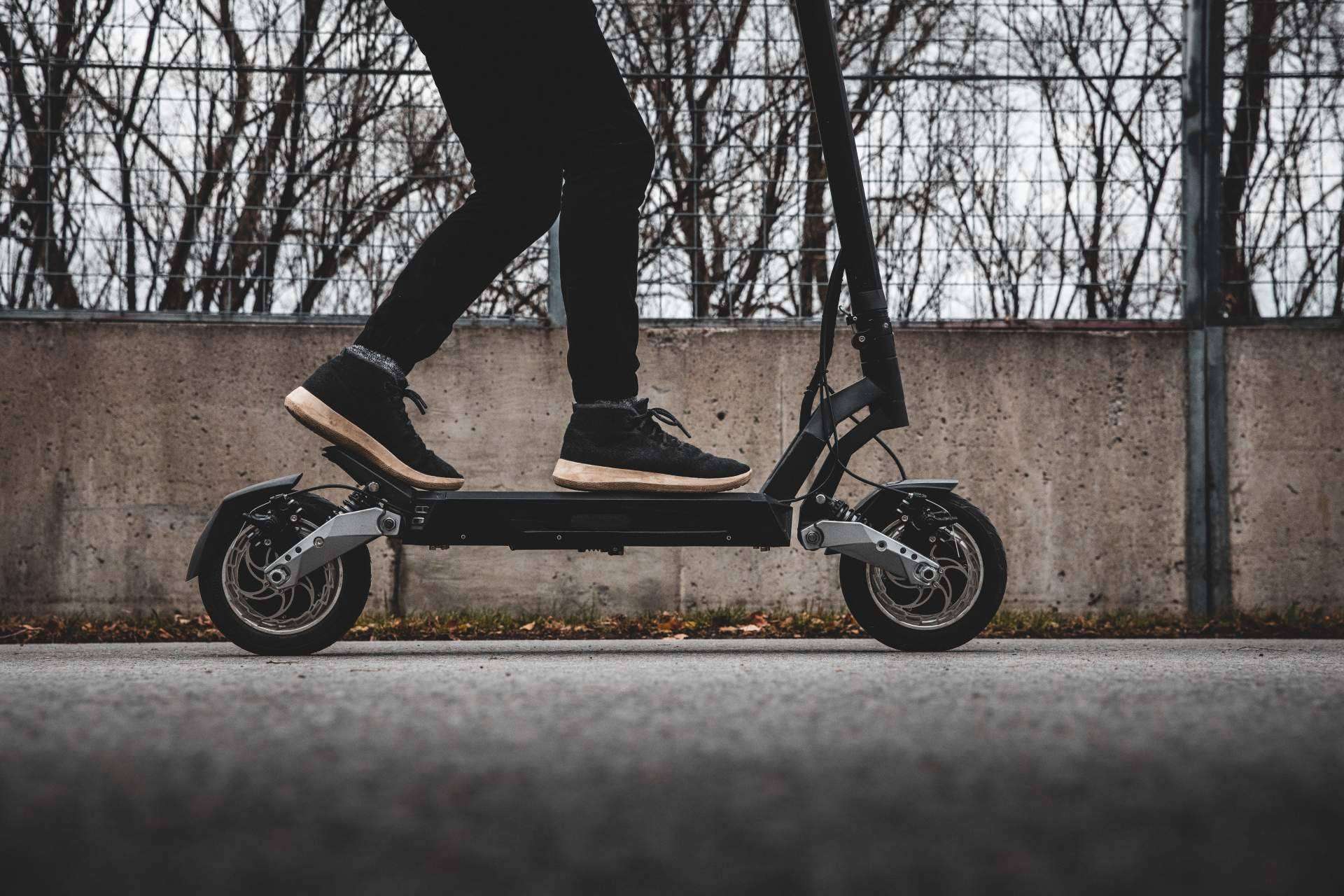 Urbing trae a España la nueva marca de patinetes eléctricos Apollo