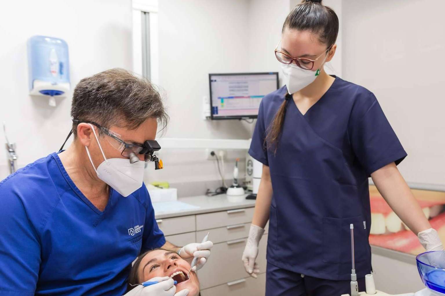 Clínica Dental Roca ofrece servicios de implantes dentales en Elche