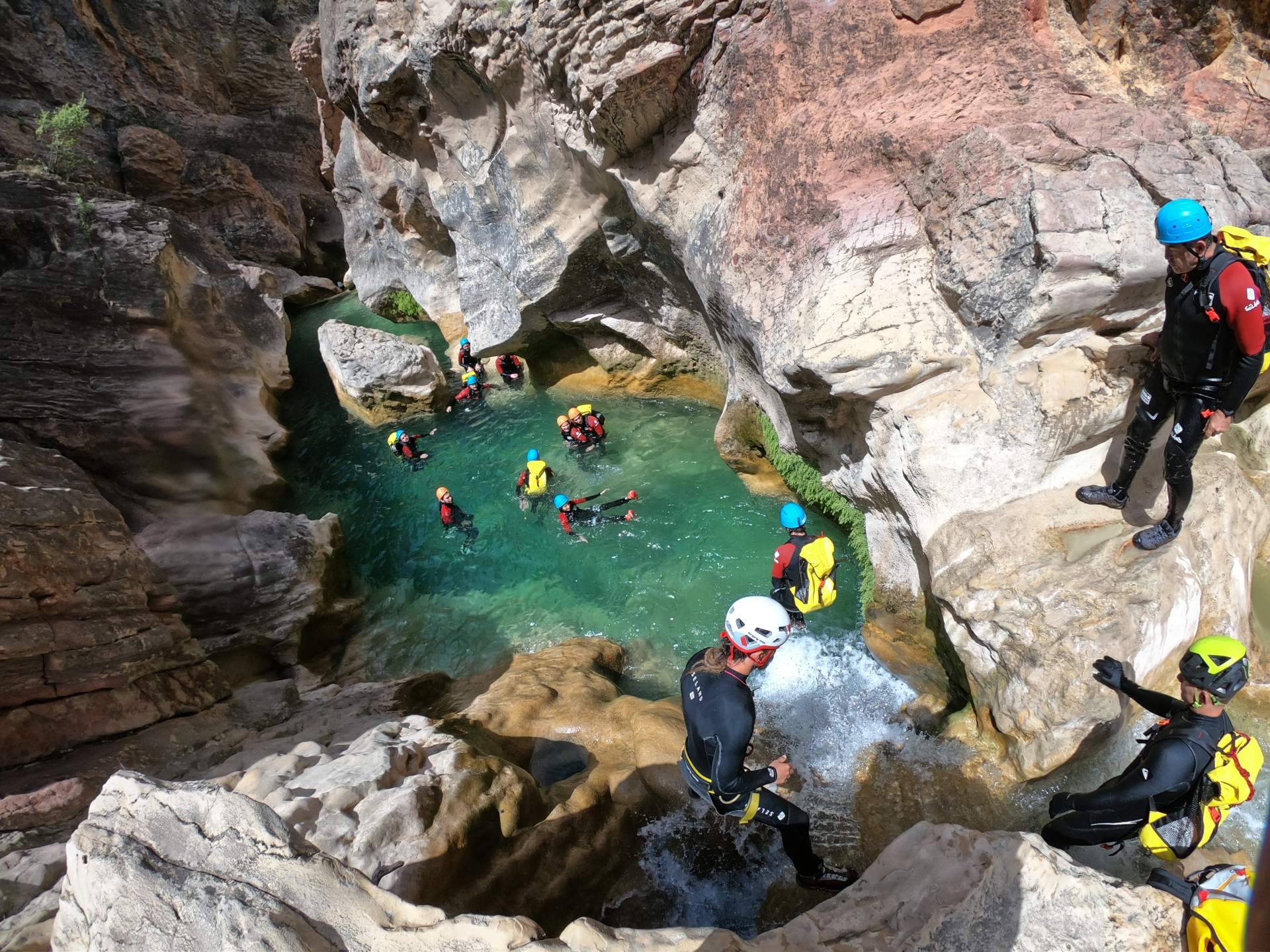 Hacer barranquismo en la Sierra de Guara de la mano de Rumbo Aventura, el plan perfecto para este verano para los más aventureros