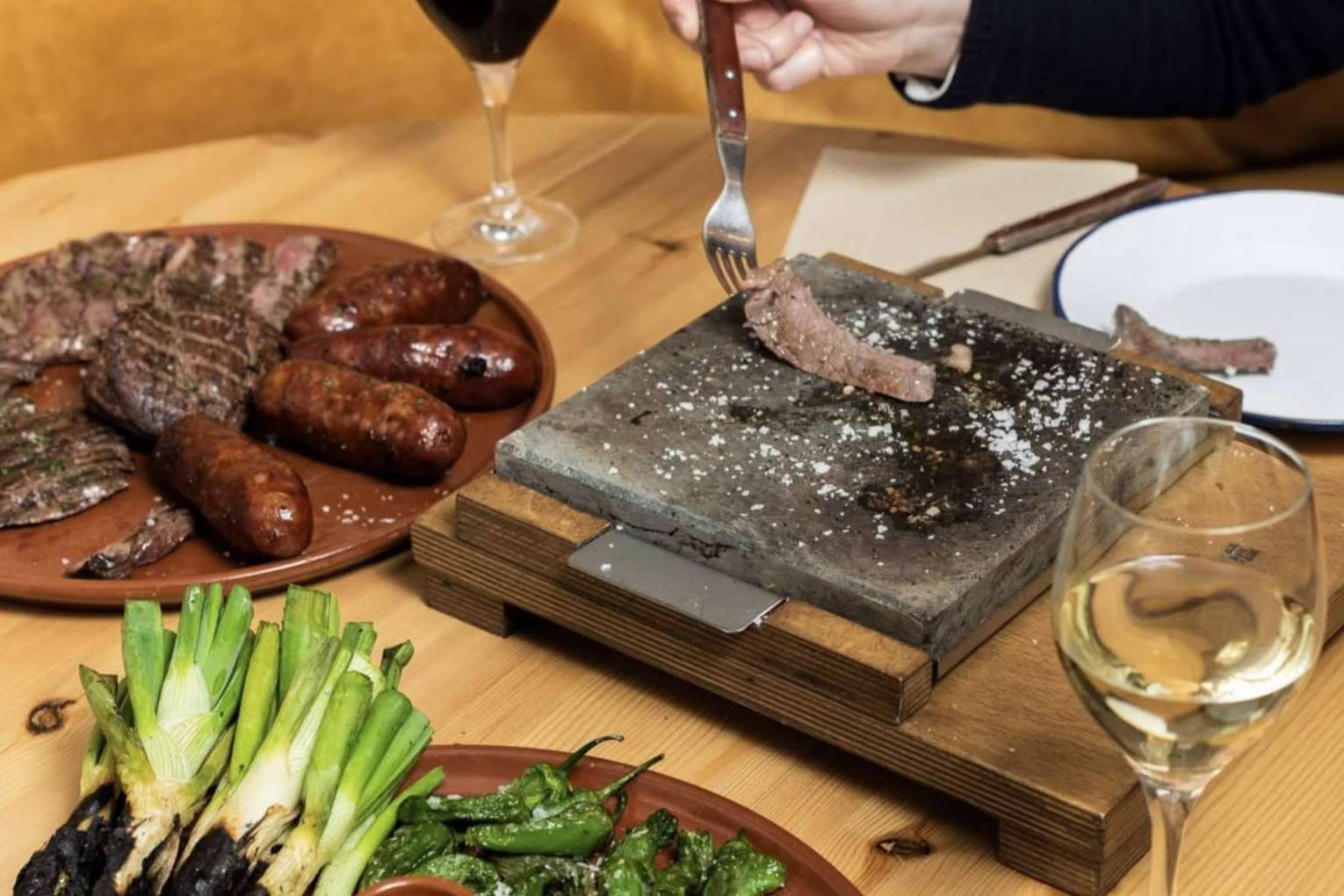 Tío Joe, el restaurante con música en vivo Barcelona que está conquistando a los barceloneses por su propuesta culinaria y ambiente único