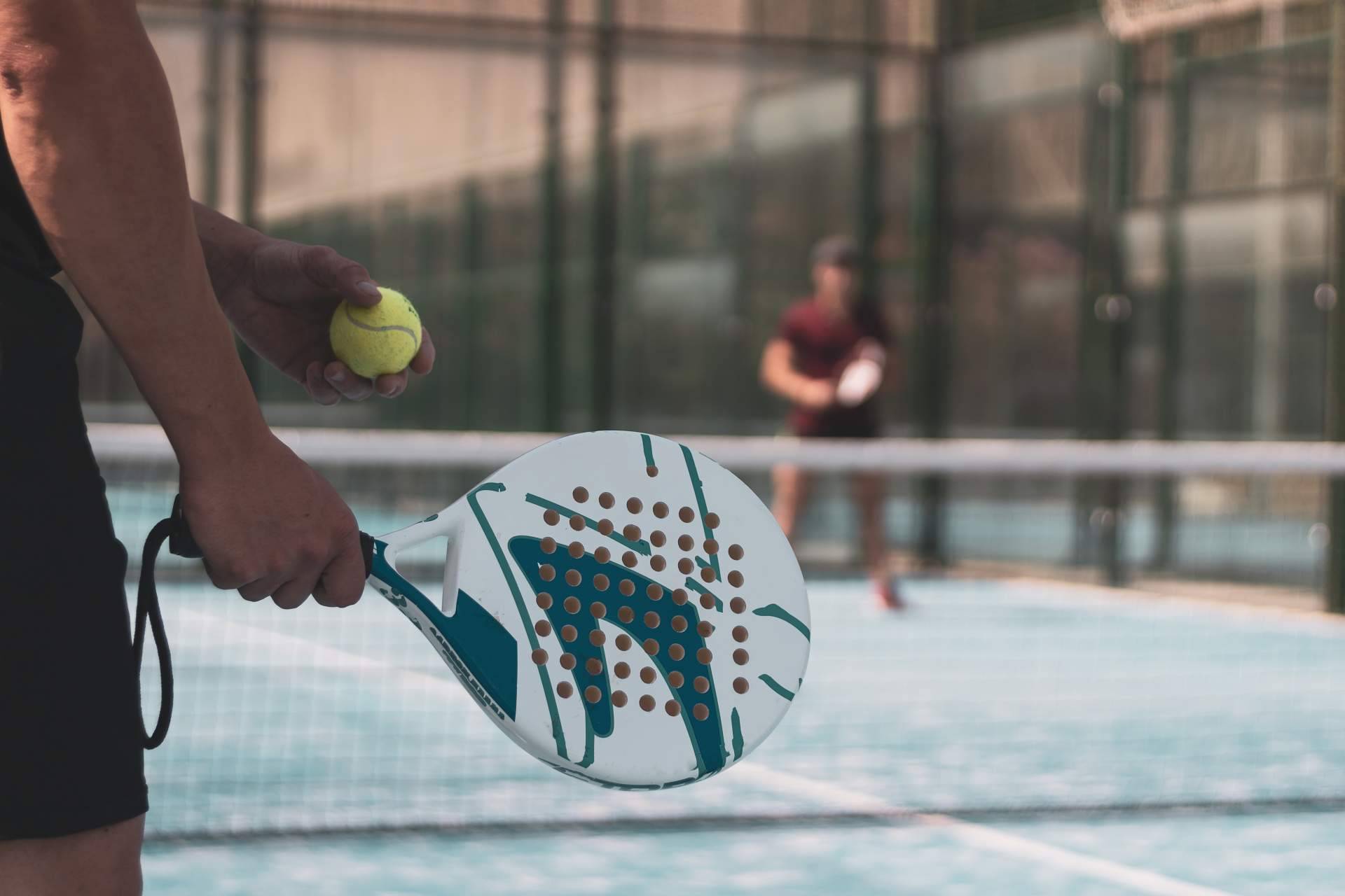 Bolas de pádel y palas de pádel para todos los niveles en SPORT AND TREND