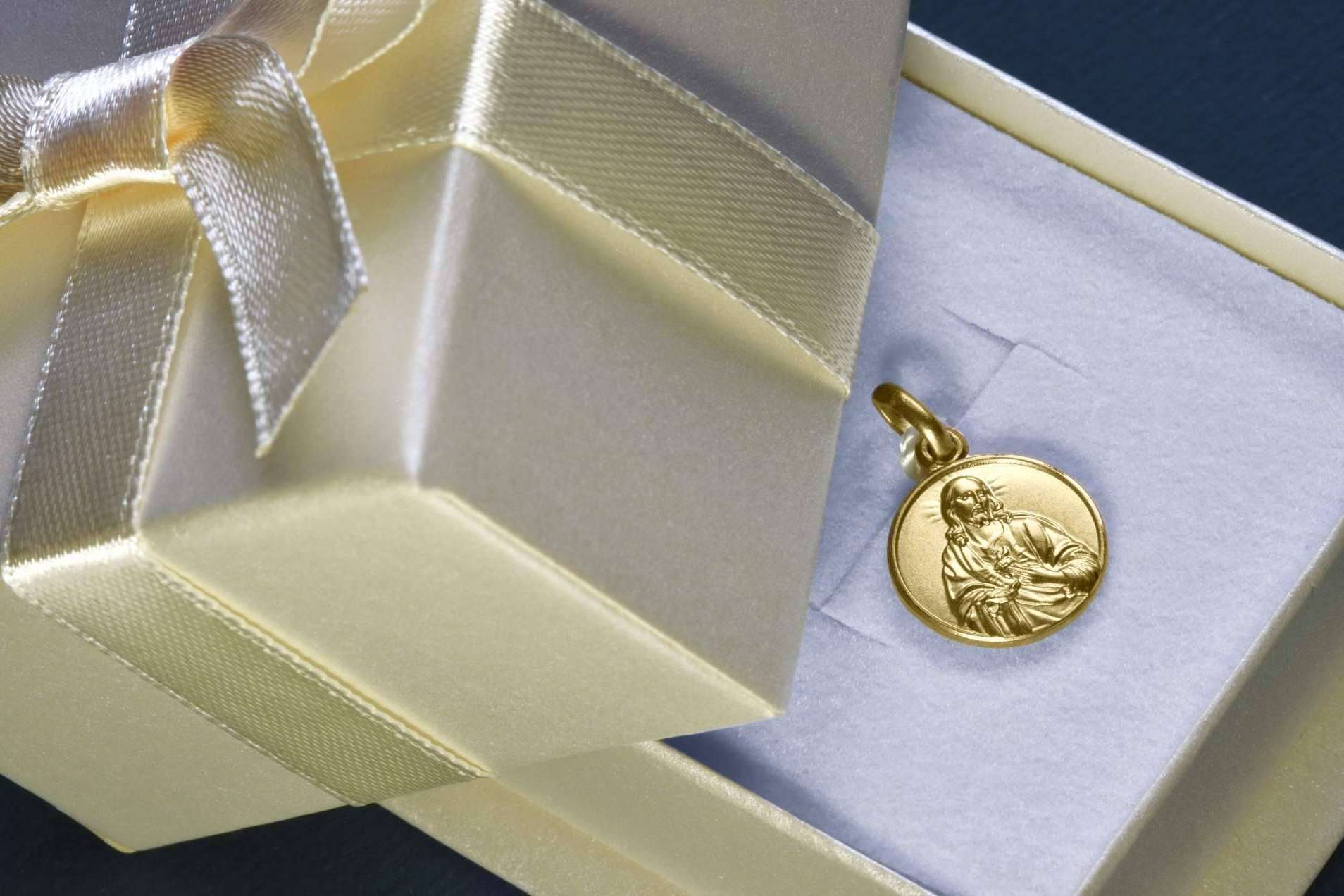 El Rubí Joyeros y su catálogo de medallas de oro