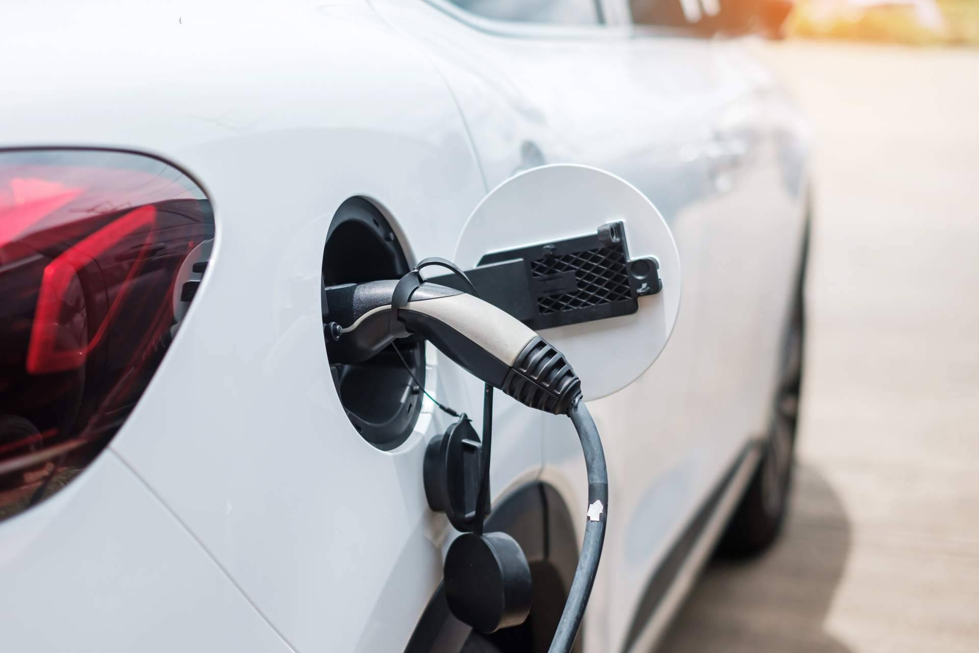 inXur, seguros para el punto de recarga de un vehículo eléctrico