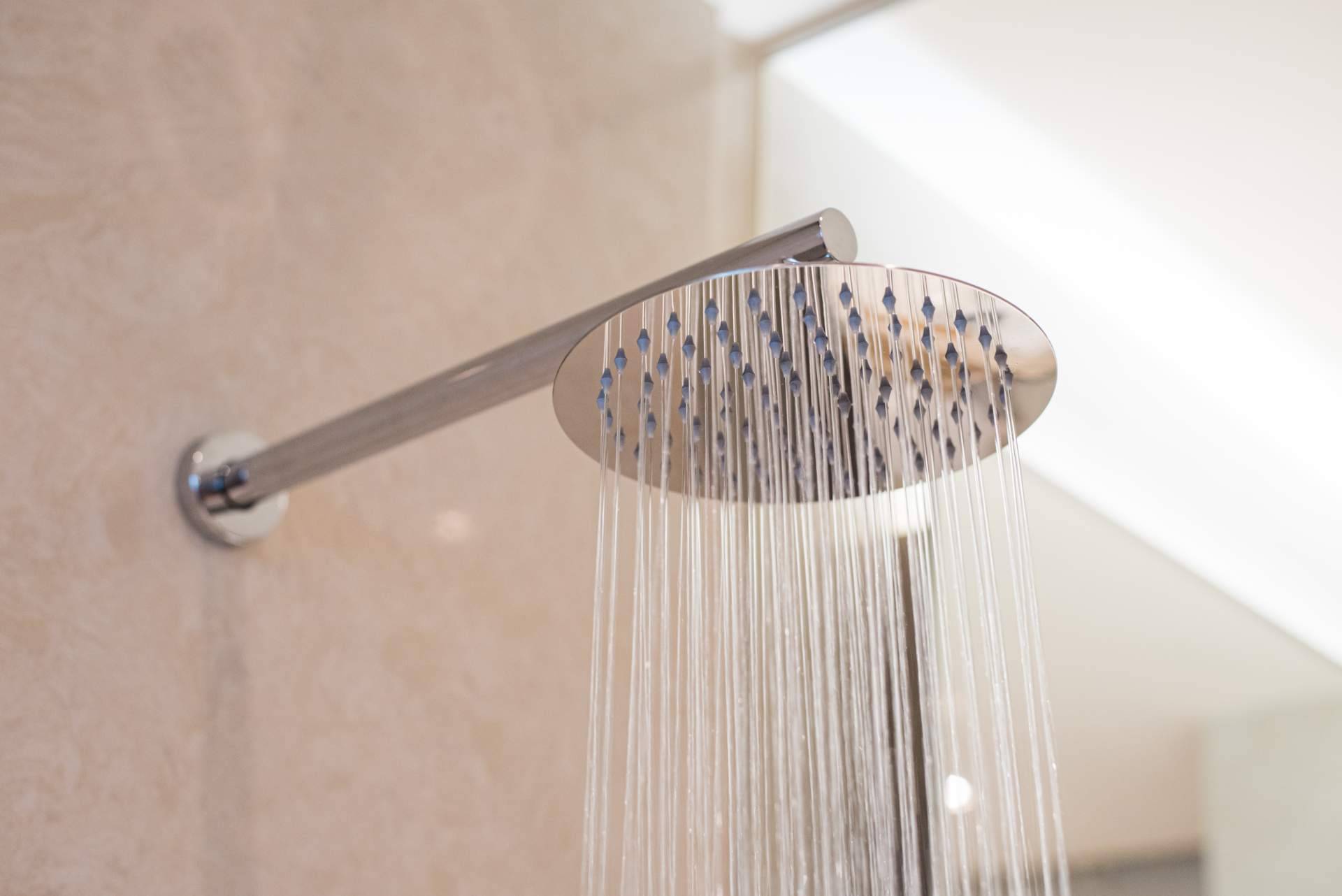 Cambiar la bañera por una ducha para ahorrar en agua, de la mano de Ecoducha