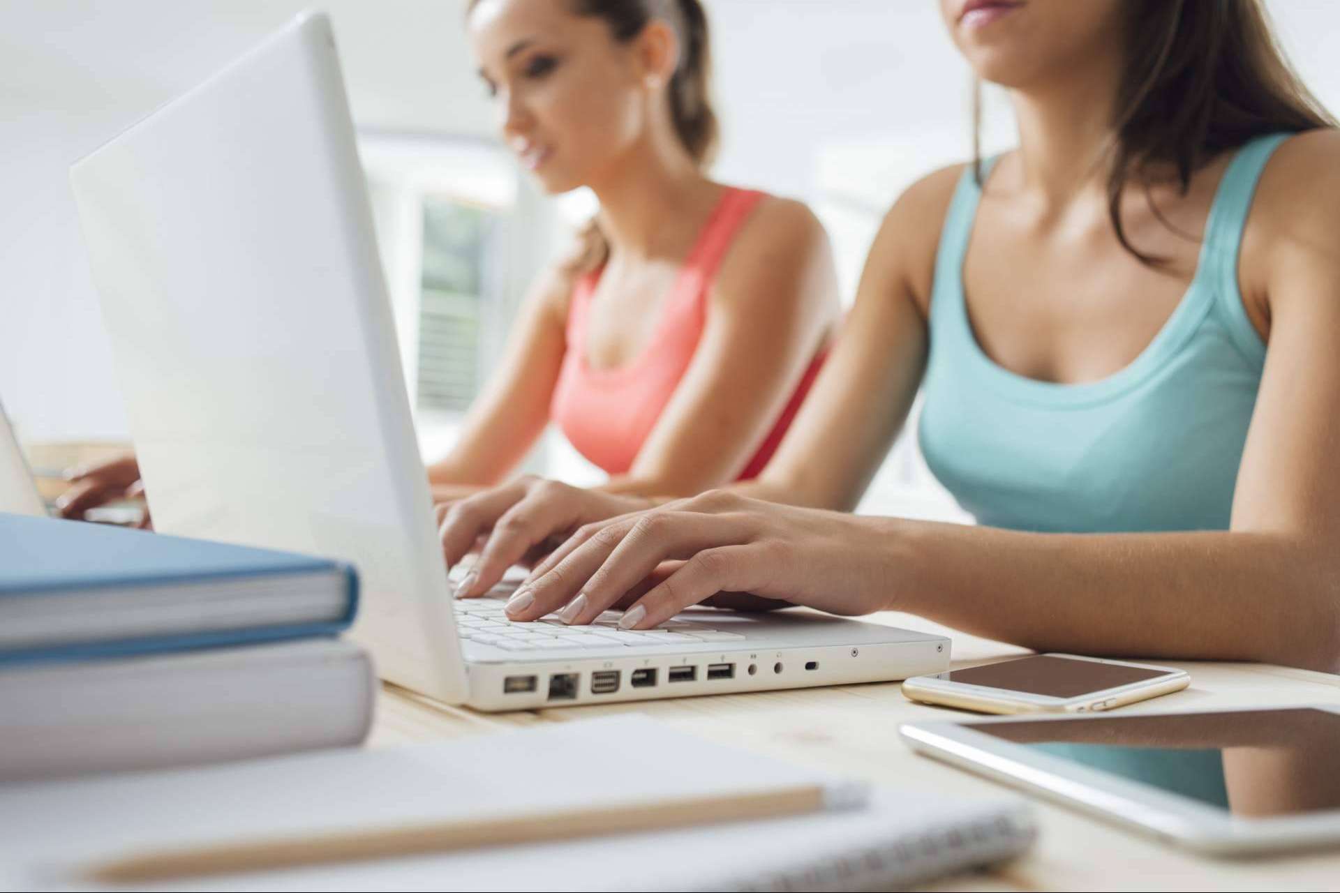 Formación hotelera con Hotel-lo, a través de las bonificaciones FUNDAE
