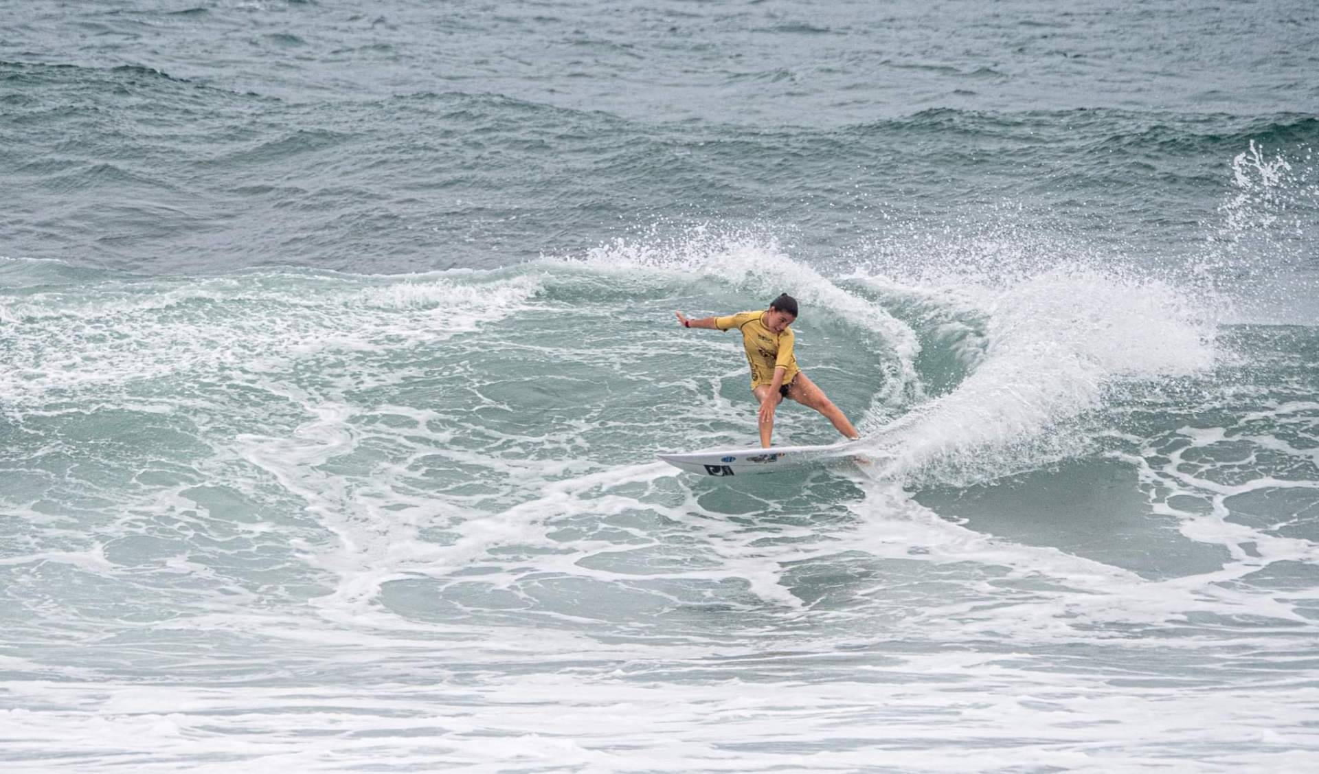 Bioksan esponsoriza a Lucía Machado, surfista española de élite