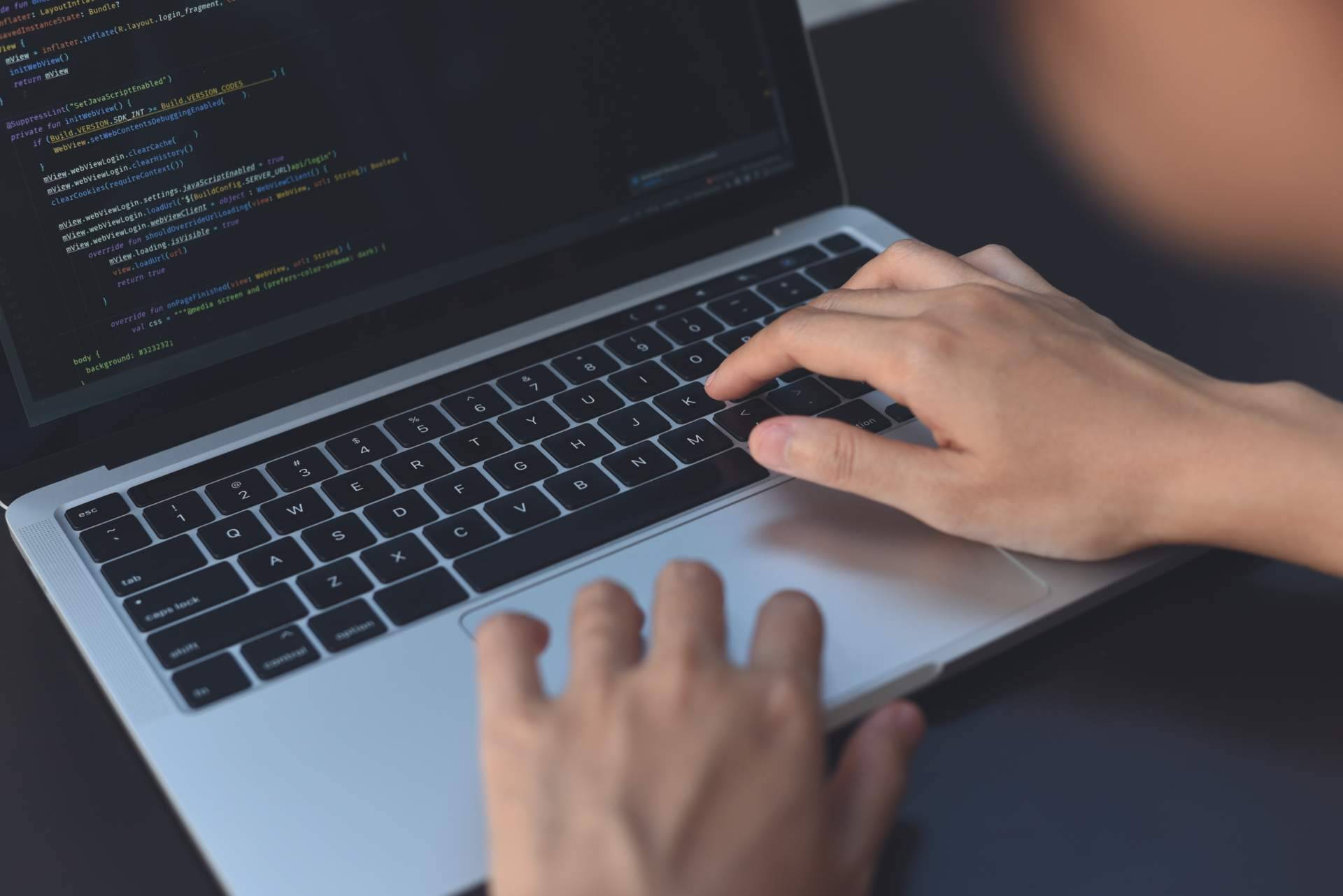 Rural Hack lanza el primer bootcamp certificado de programación y APIs con APIAddicts