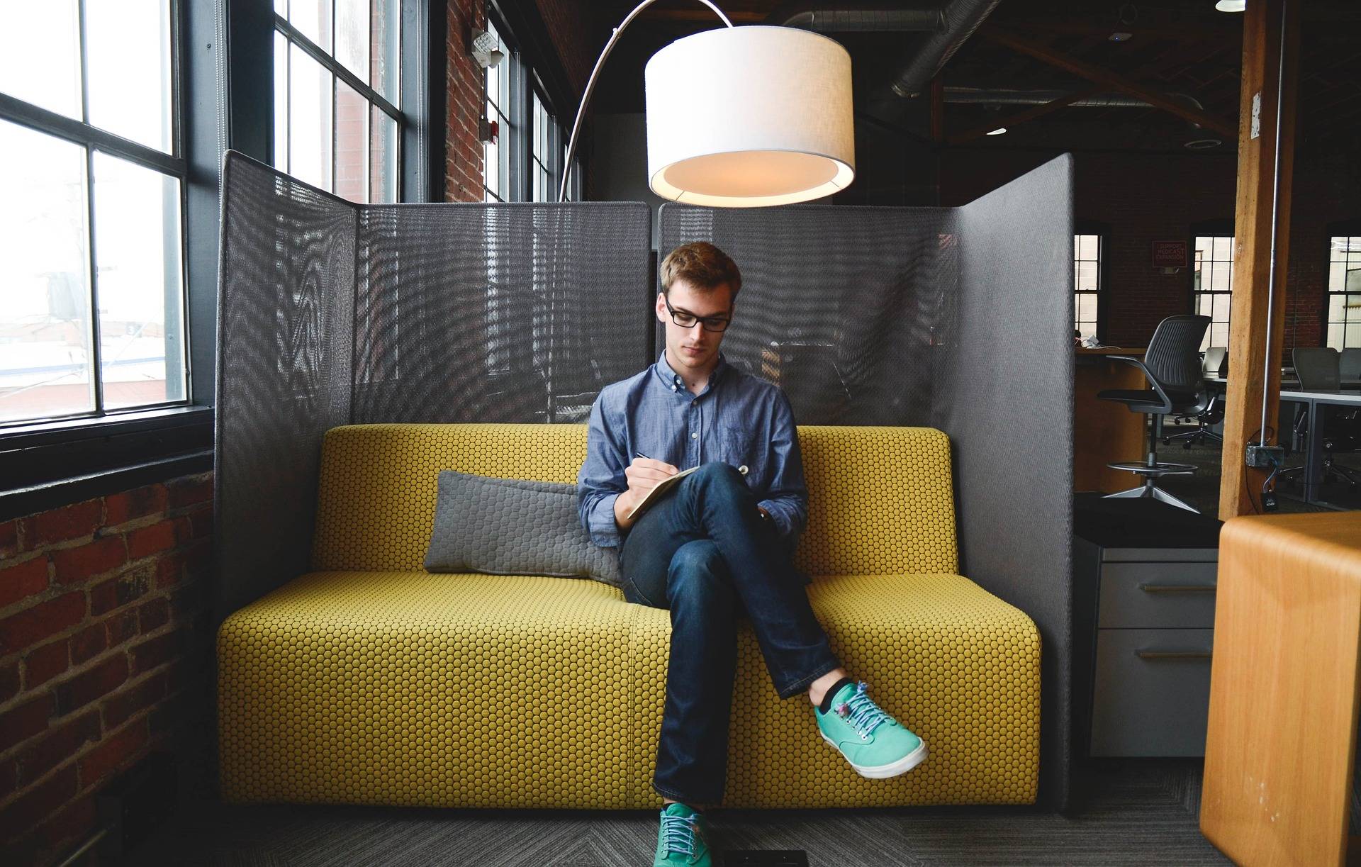 La importancia de la ergonomía en el trabajo de oficina, por Mi Web de Salud