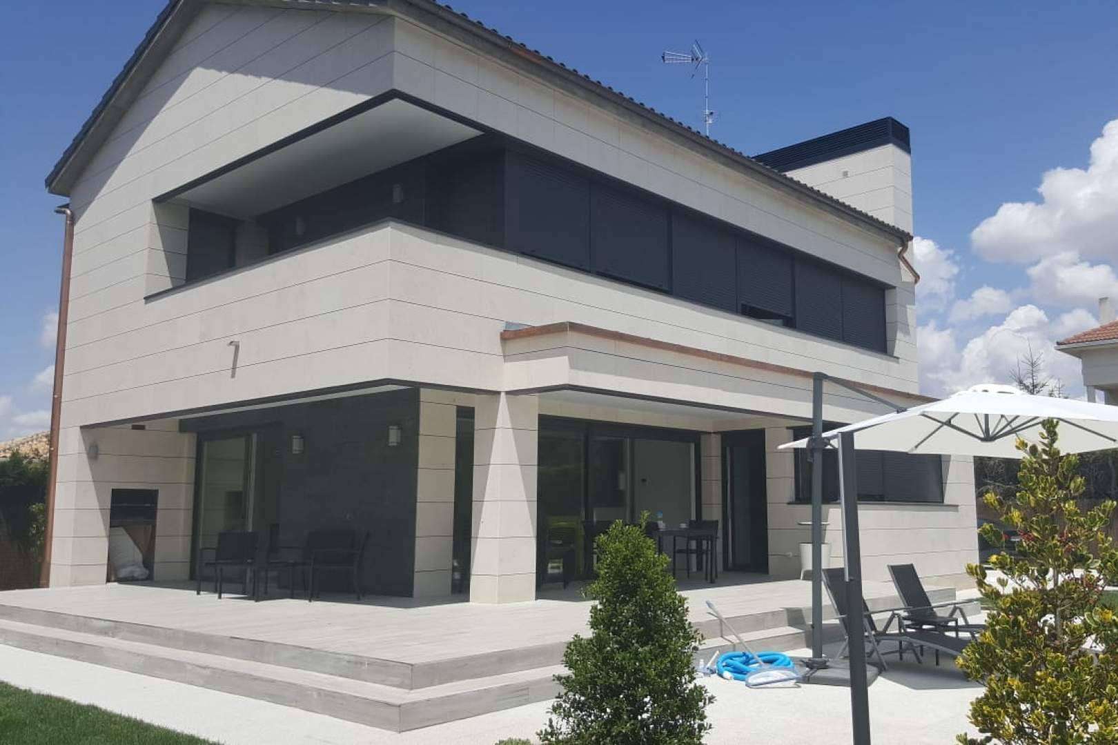 Especialización en sistemas industrializados de aislamiento de fachada, con Termopiedra