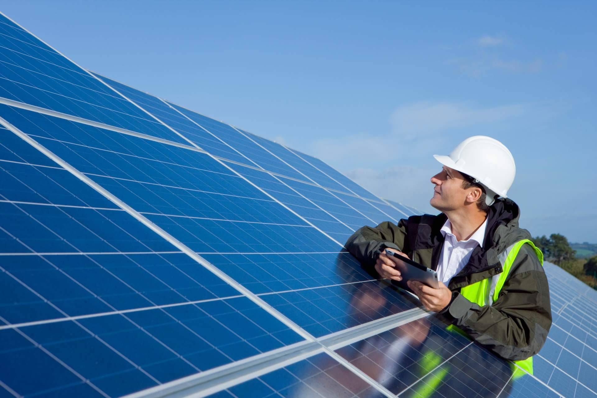 Paneles solares y módulos fotovoltaicos para profesionales, en Solomnia