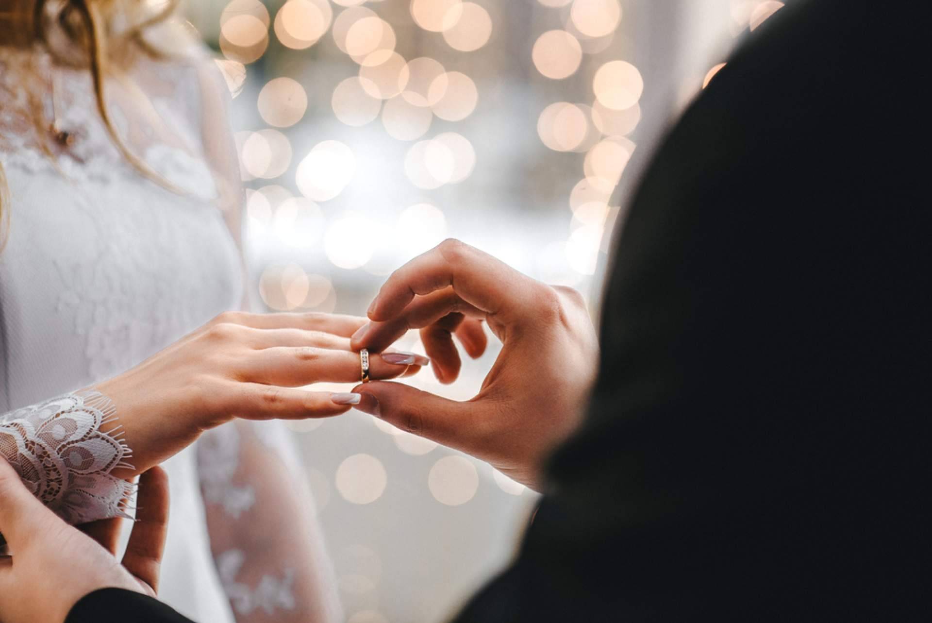 ¿Cómo escoger las alianzas de boda?, los consejos de Germán Joyero