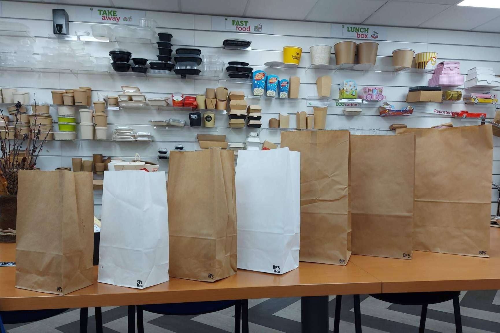 Los beneficios ecológicos de las bolsas de papel para llevar de Punto Qpack