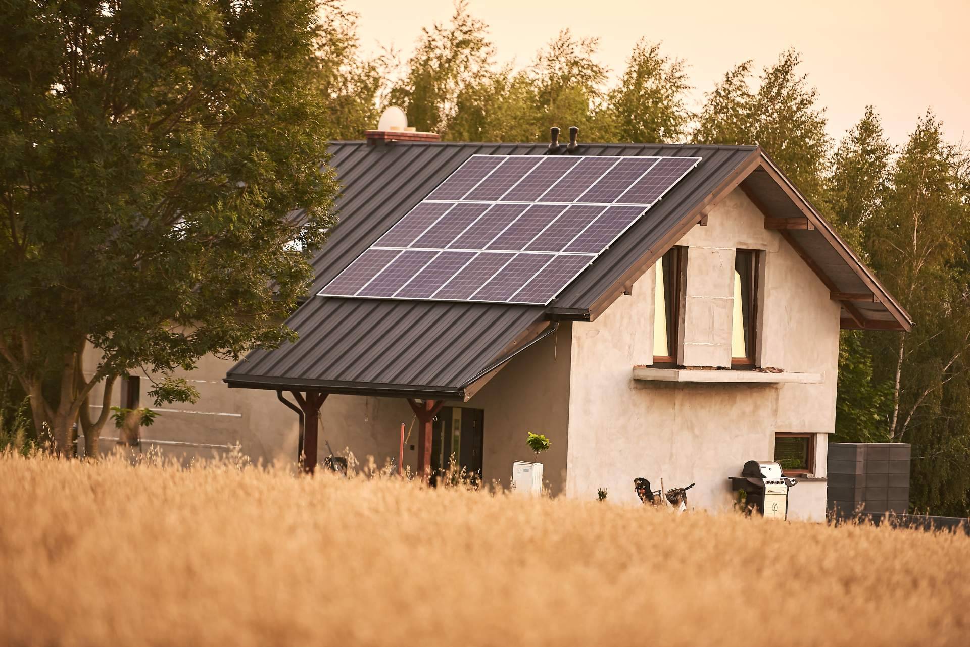 Los paneles solares son clave para el cuidado del medioambiente y el ahorro, según Energíasolarfotovoltaica.org