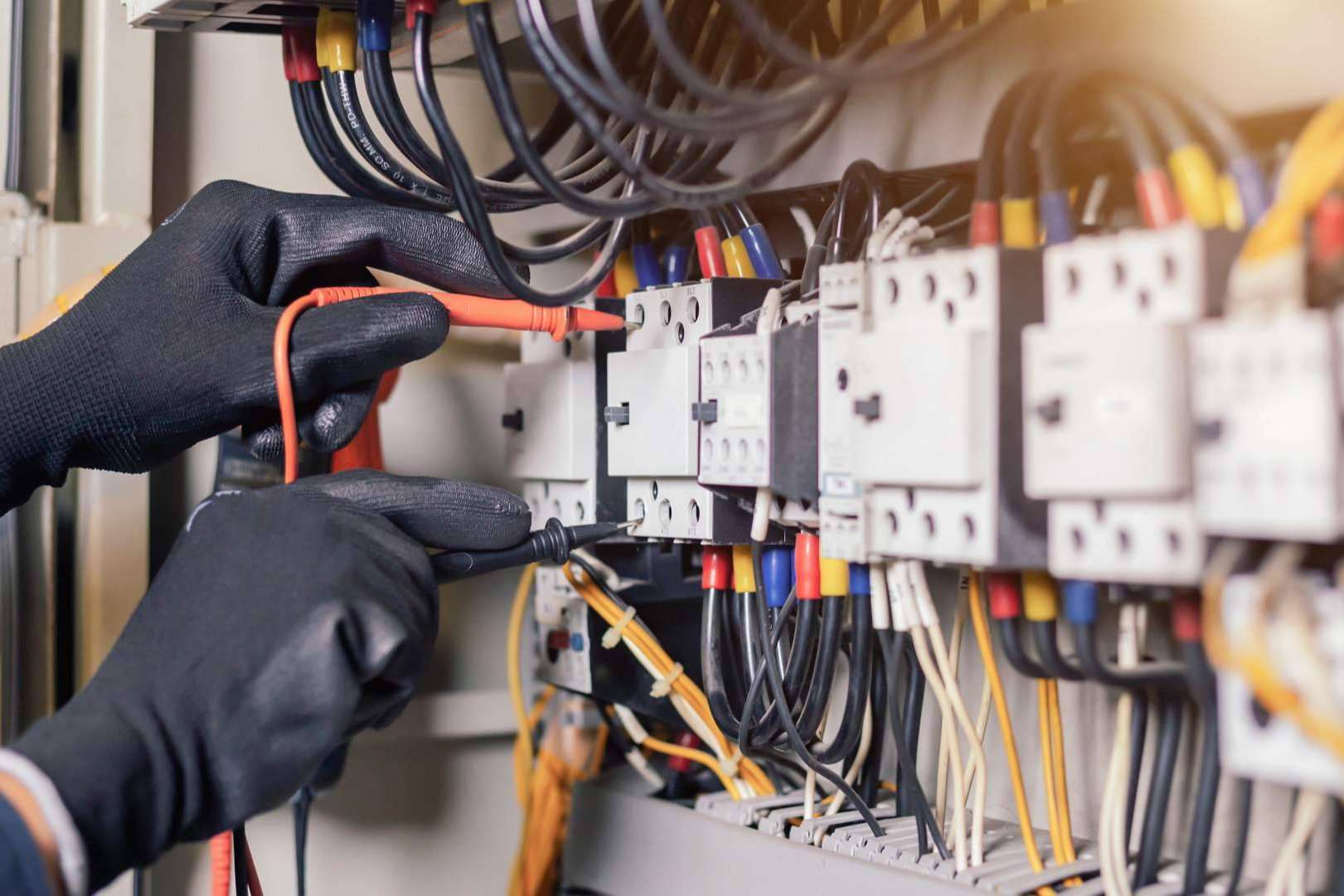 Componentes eléctricos en Swimhome, equipamiento para profesionales de la construcción