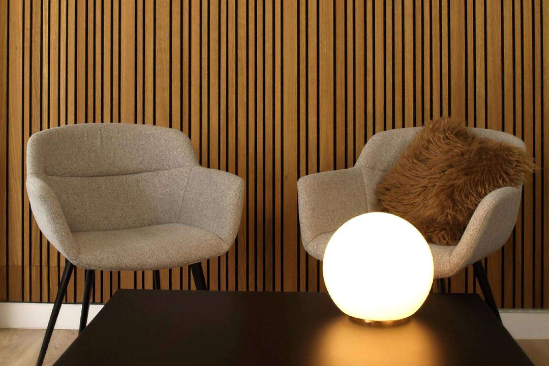 Paneles alistonados de madera y sus propiedades acústicas, con Acústica Decorativa
