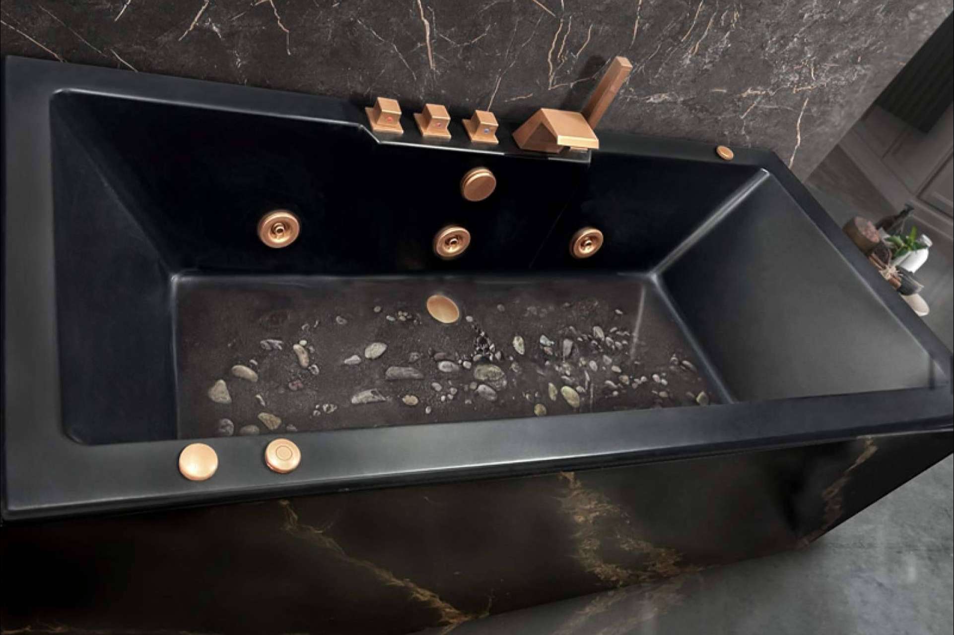 Transformar el baño en un oasis de relajación con las bañeras personalizadas de Hidromasajes Eca