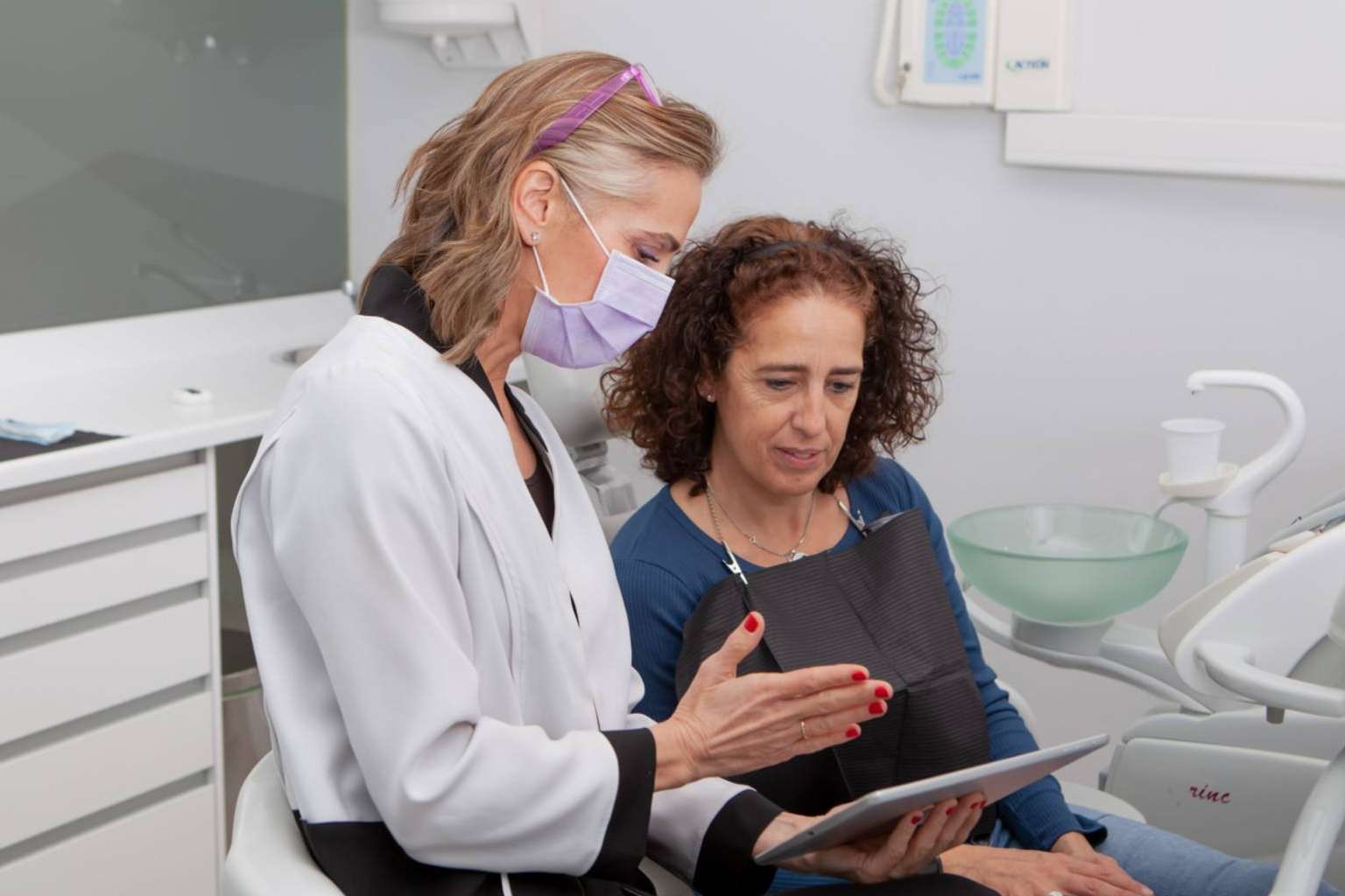 Más de 2.000 pacientes tratados con éxito con la técnica Invisalign en la clínica dental CRISTINA VIYUELA + CO