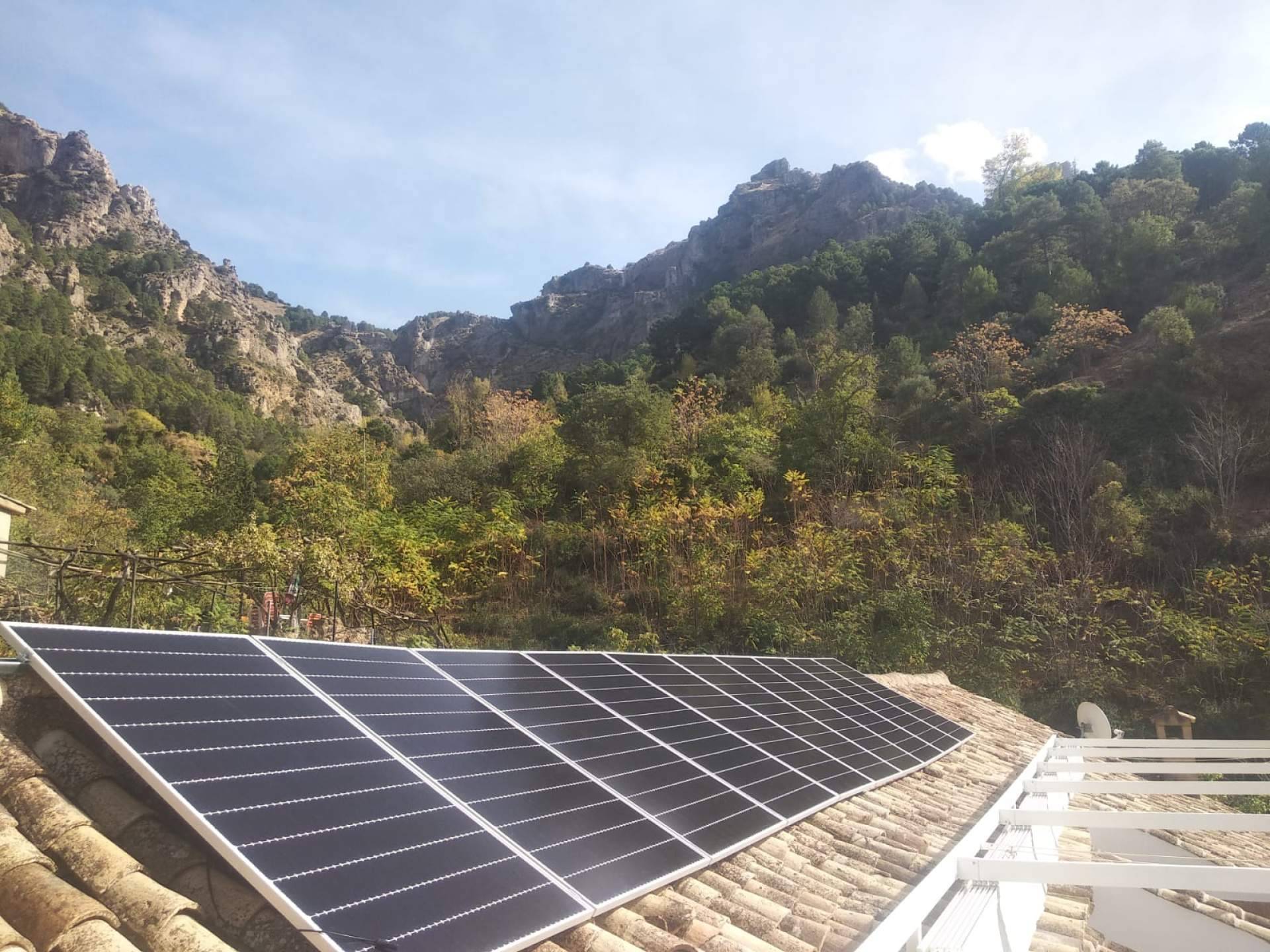 Hacer frente a la volatilidad de los precios de la electricidad con la instalación de paneles solares