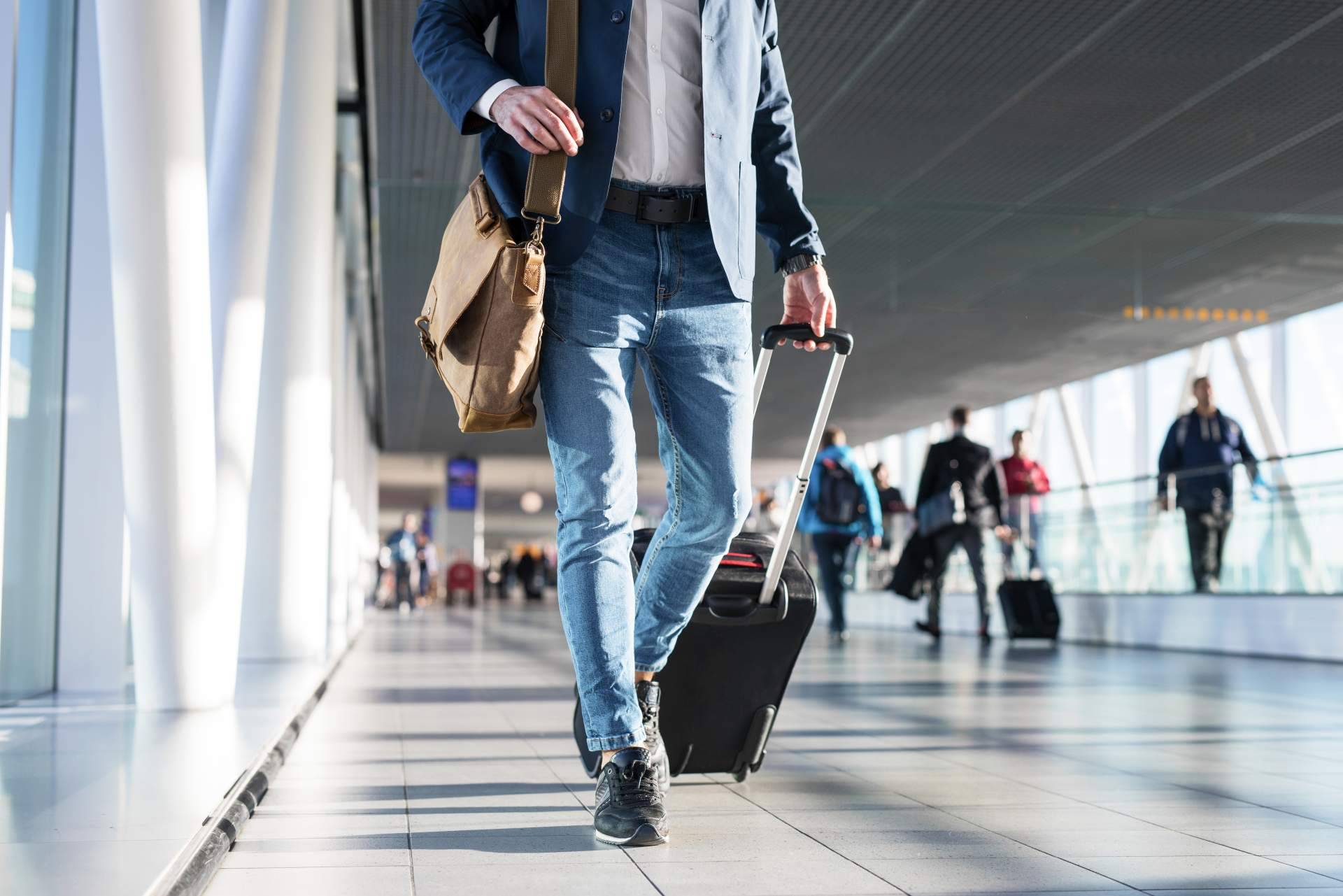 Indemnización de más de 5600 € para una familia madrileña al reclamar el retraso de su vuelo y pérdida de equipaje