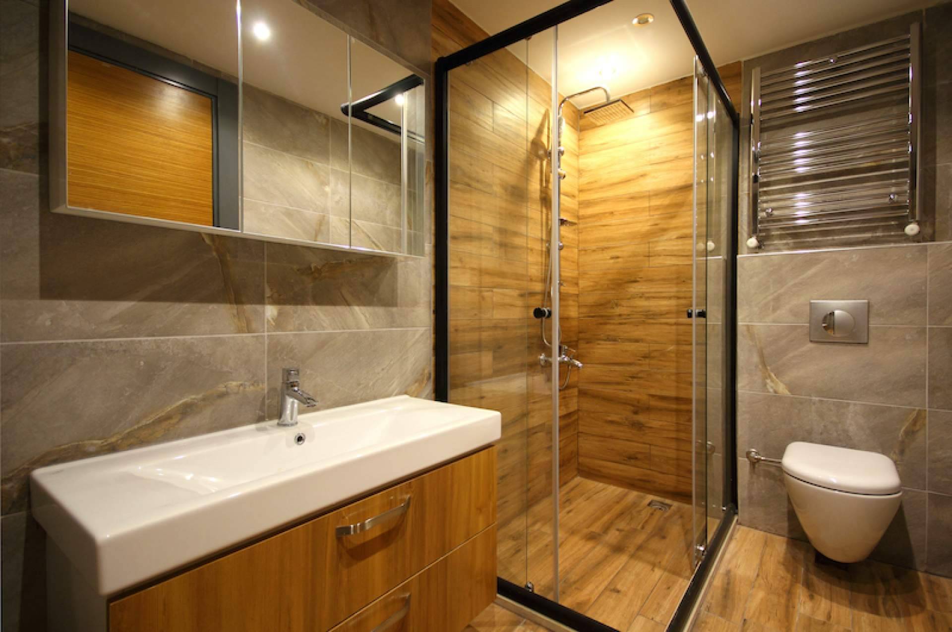 Descubrir las ventajas de poner azulejos efecto madera en el hogar