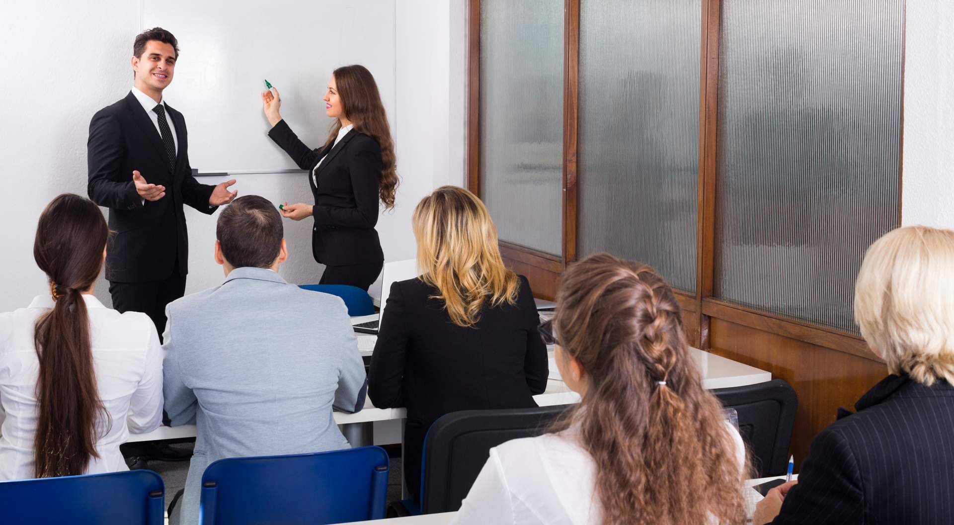 Formarse en gestión empresarial con el MBA de Constanza Business & Protocol School