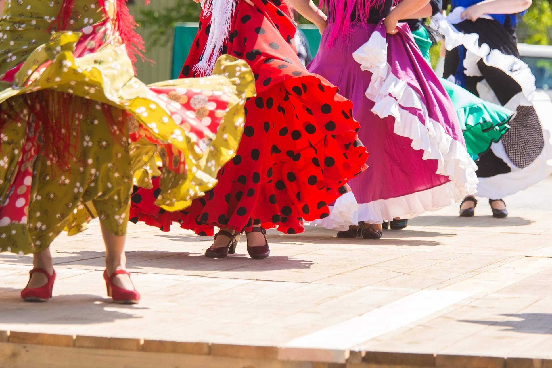 Selección de Moda Flamenca 2023, las faldas rocieras de Viva La Feria