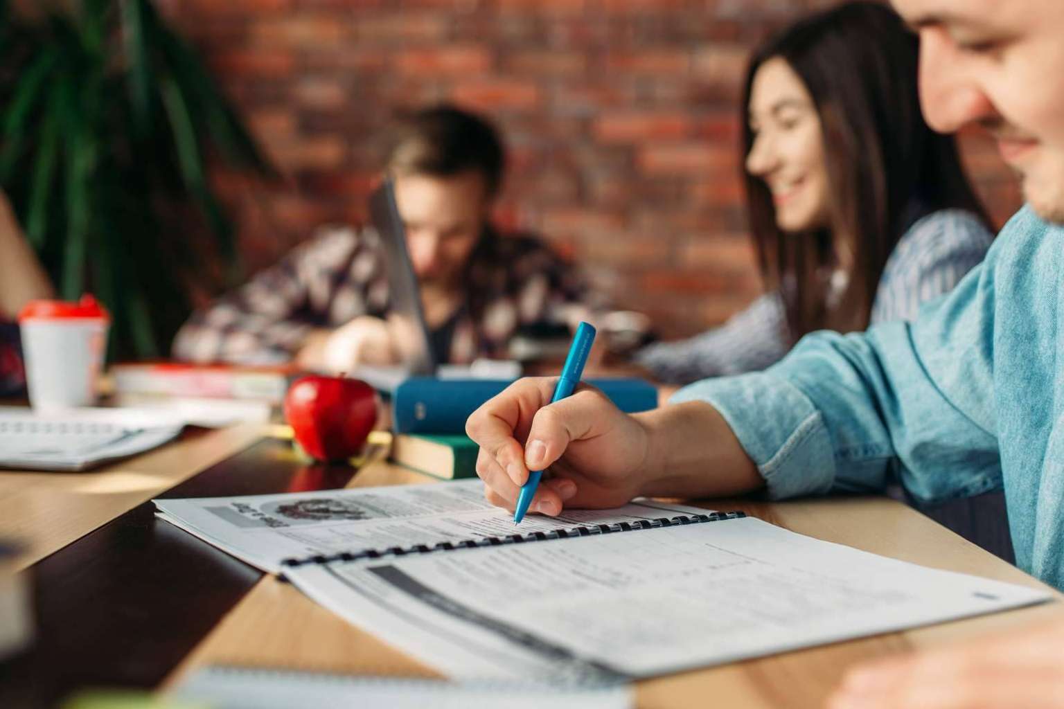 El objetivo del Instituto de Estudios y Empleo es que sus estudiantes consigan empleo Madrid