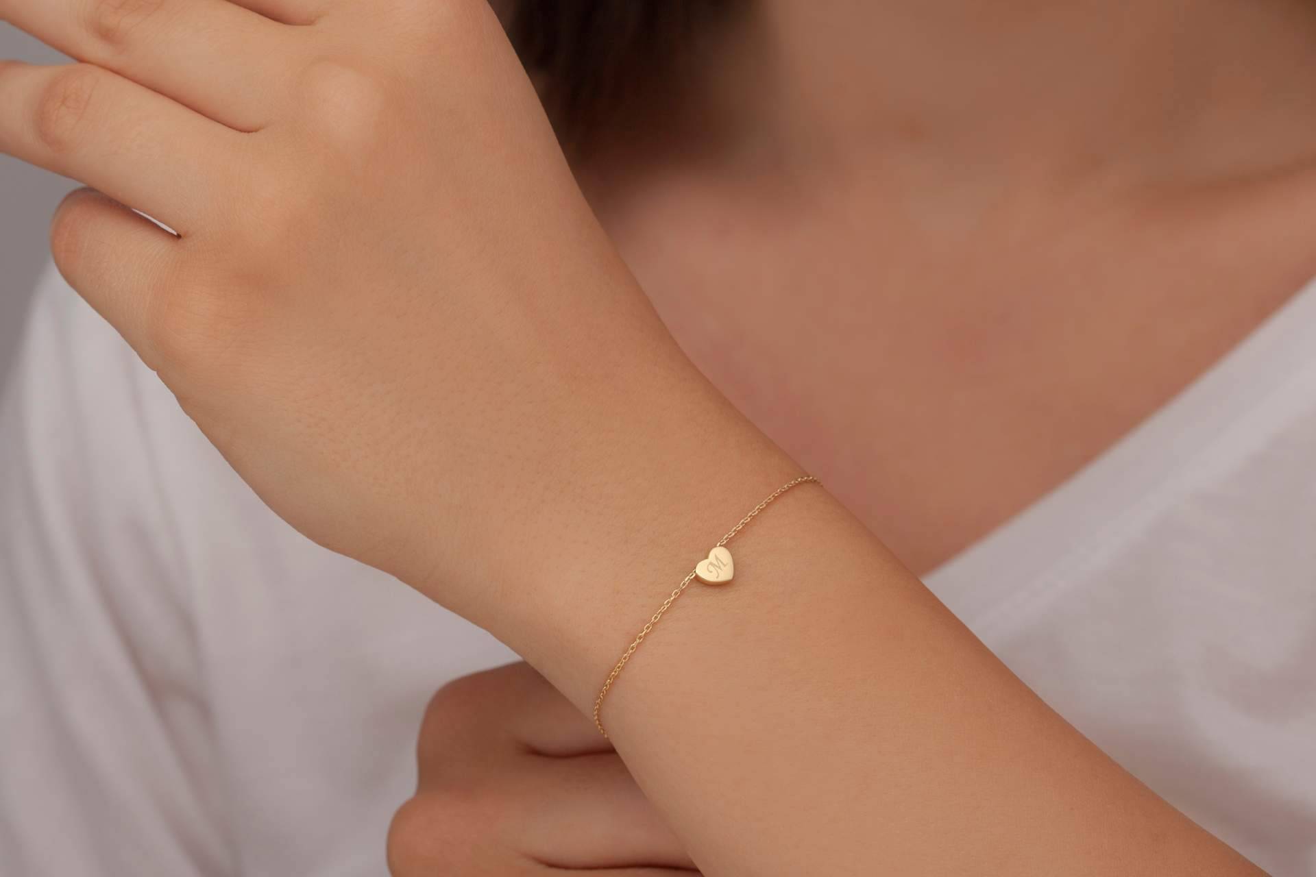 Brillo y belleza al alcance en la joyería online española Adamina
