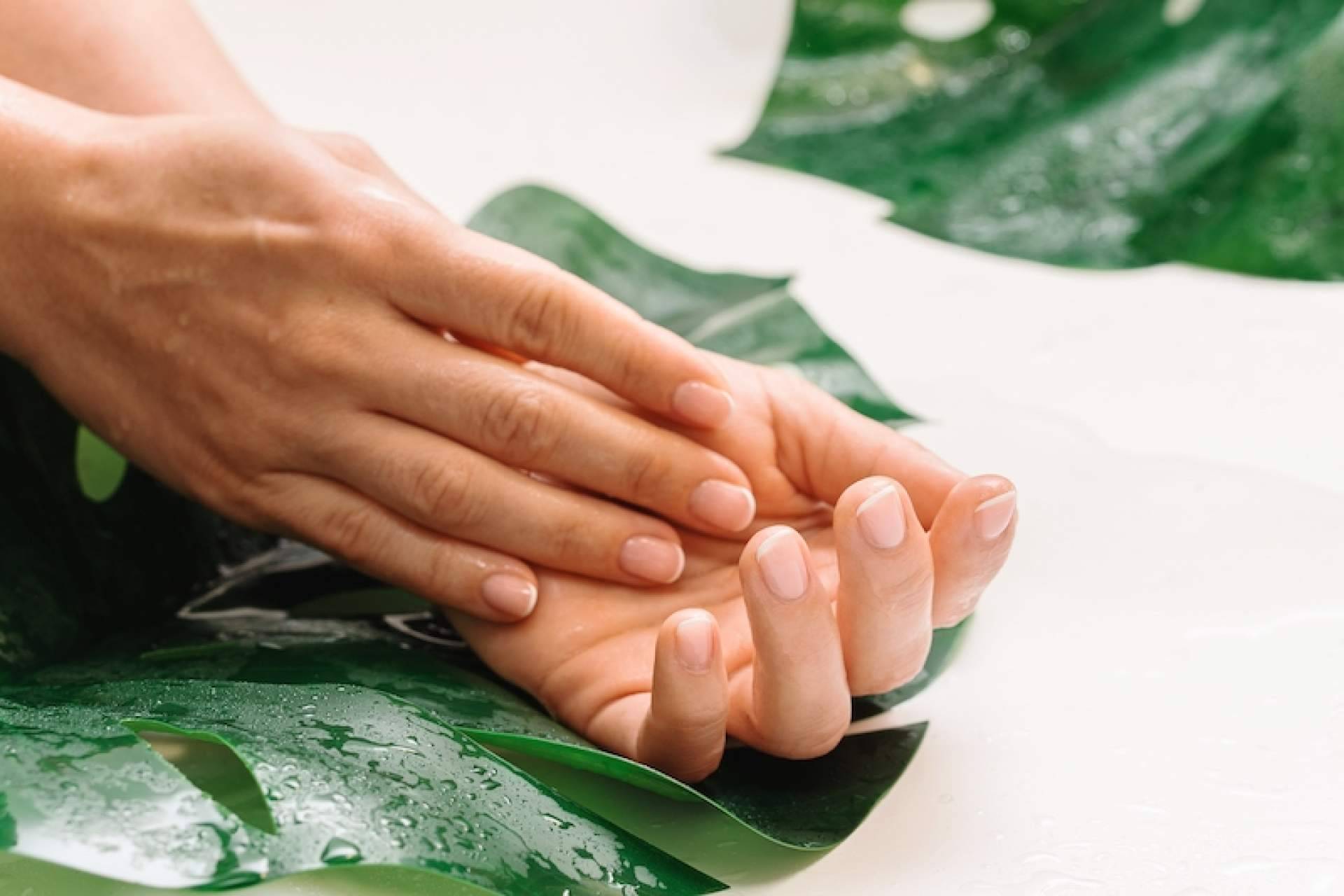 Los beneficios de una mascarilla hidratante vegana de calidad de salón de belleza para manos y pies