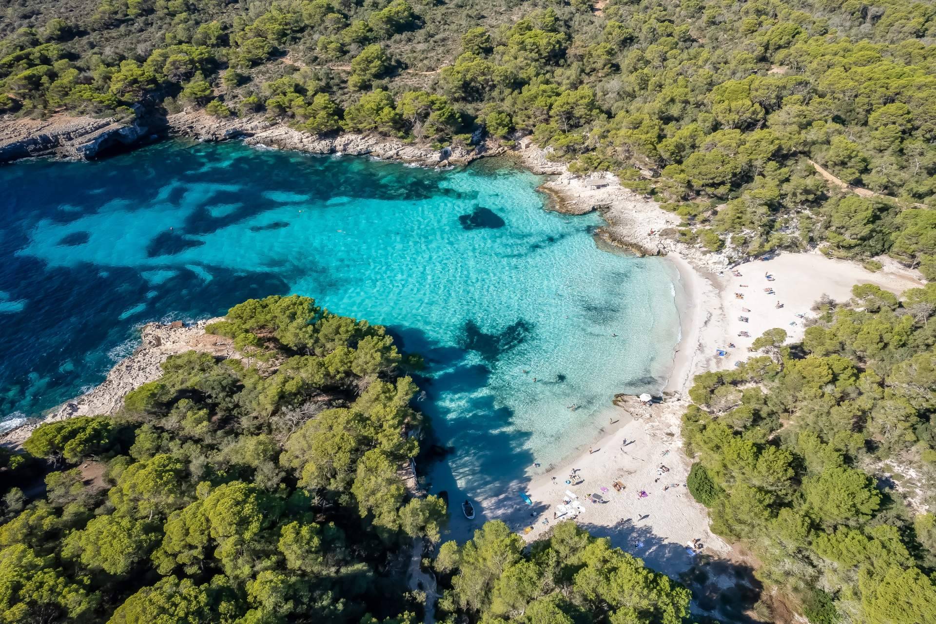 Excursiones en barco Menorca para descubrir la isla, con Mar en Calma