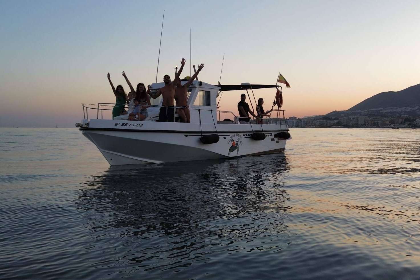 Helena Nautic y sus propuestas en Benalmádena, excursiones privadas en barco con bebidas y snacks incluidos