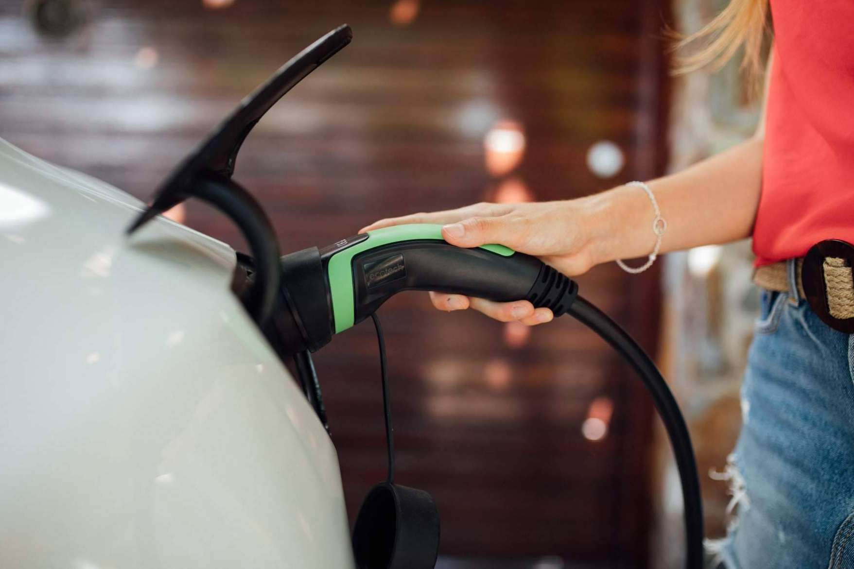 ECOTECH se especializa en la fabricación de equipos de recarga para vehículos eléctricos