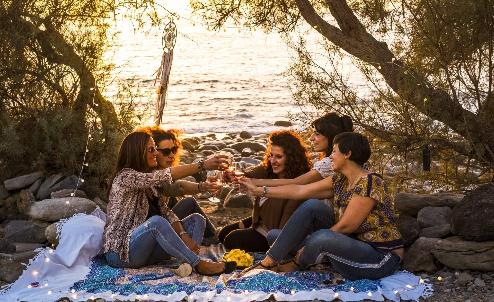 THE CLUB EMS busca solteros para vivir experiencias y viajes en compañía, como solución a la soledad impuesta