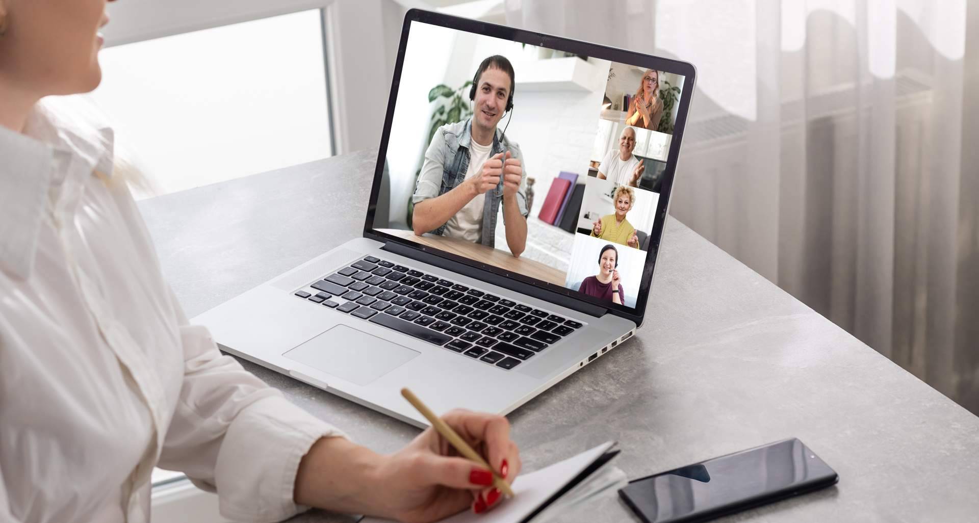 Formación para empresas, ¿cuáles son las diferencias entre el aula virtual y la formación e-learning?