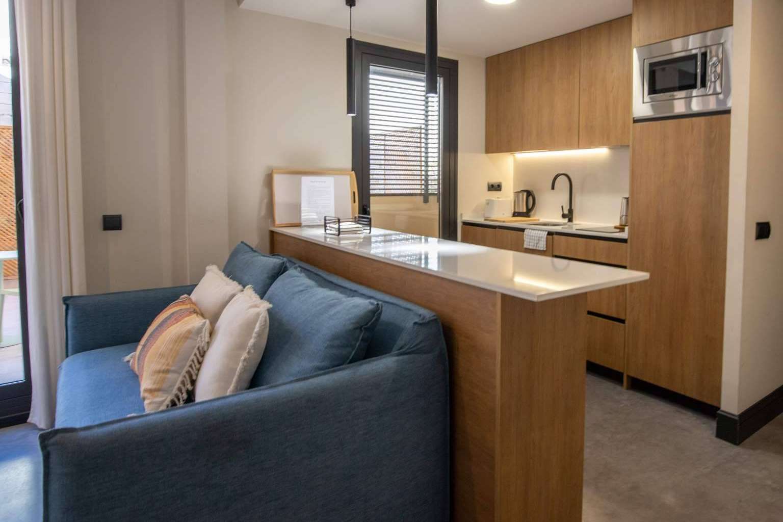 Alquiler de alojamiento en Madrid, visitas guiadas por la capital, excursiones y más, con Karem Home