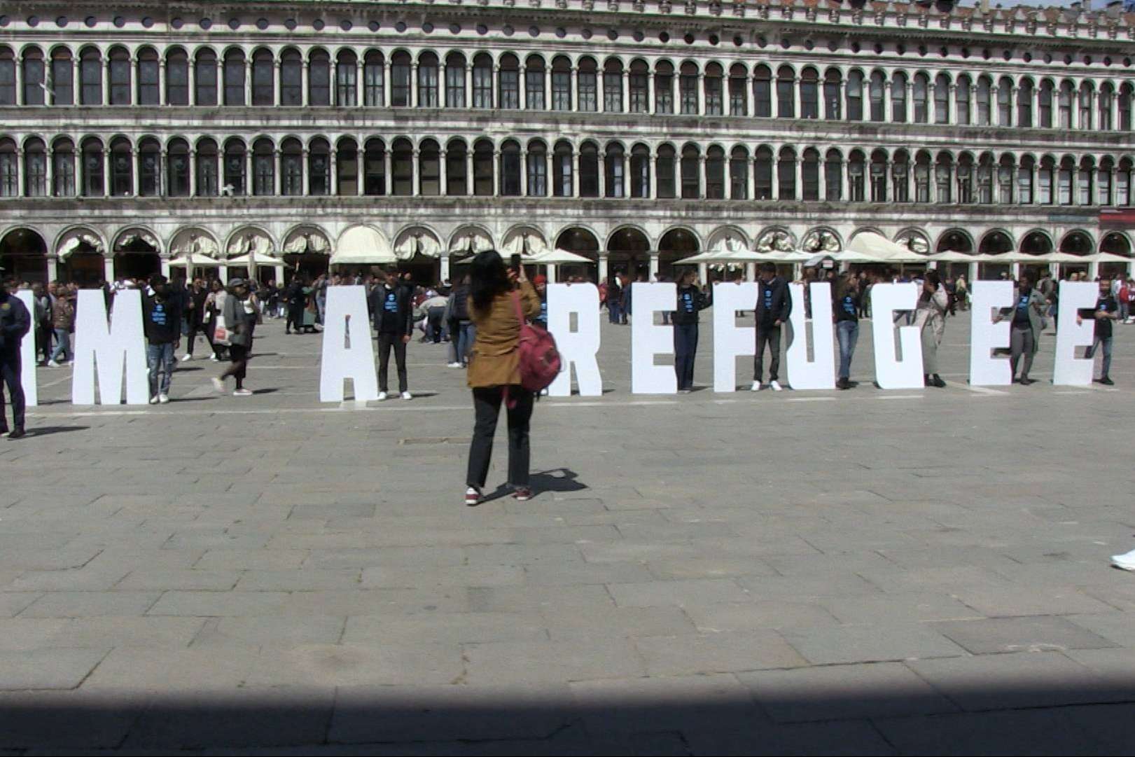 Food Of War presentó “Journey of Labels” en la apertura de la Bienal de Venecia