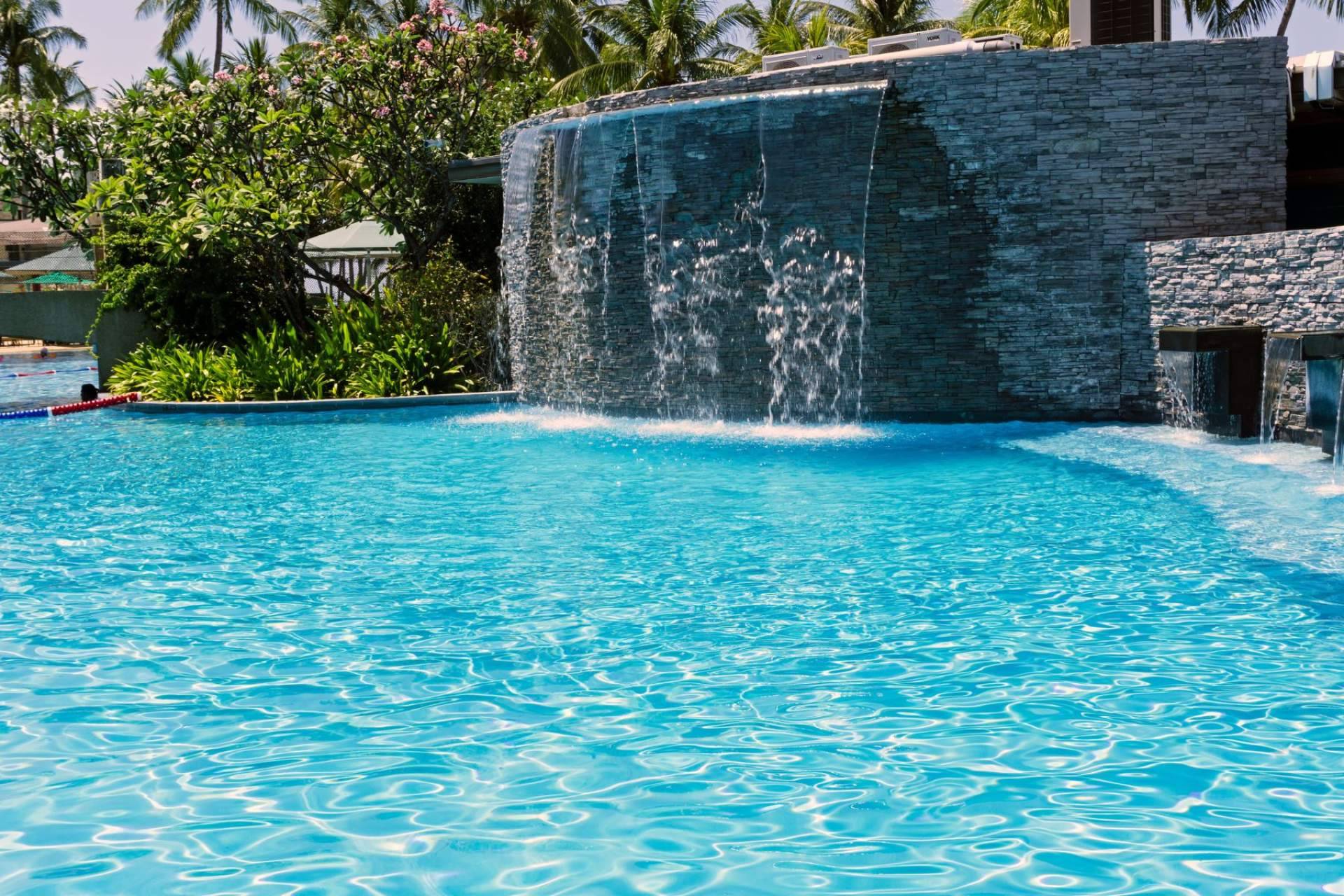 Nuevas tendencias en piscinas, las cascadas acrílicas de Warmpool